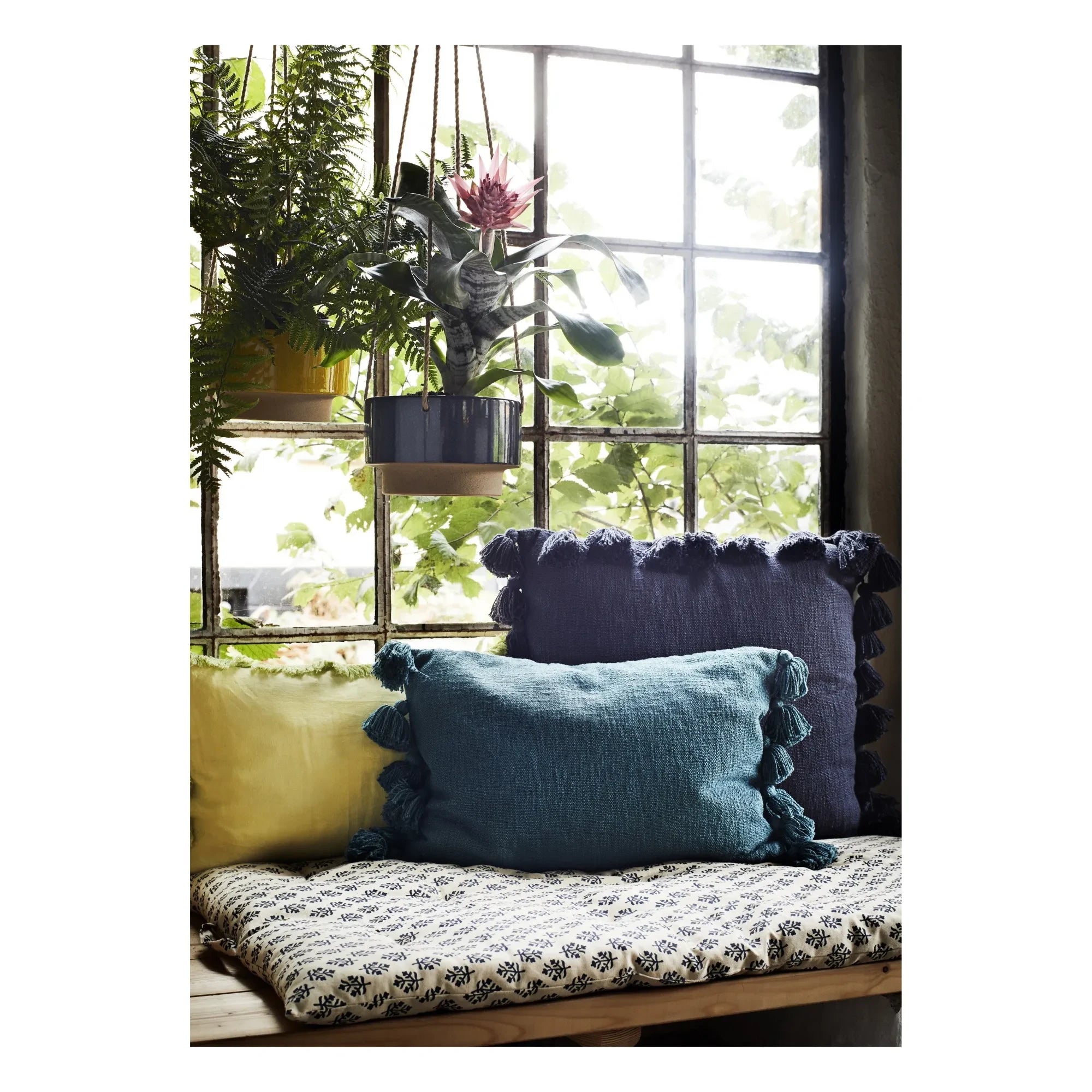 Madam Stoltz - Cushion Cover