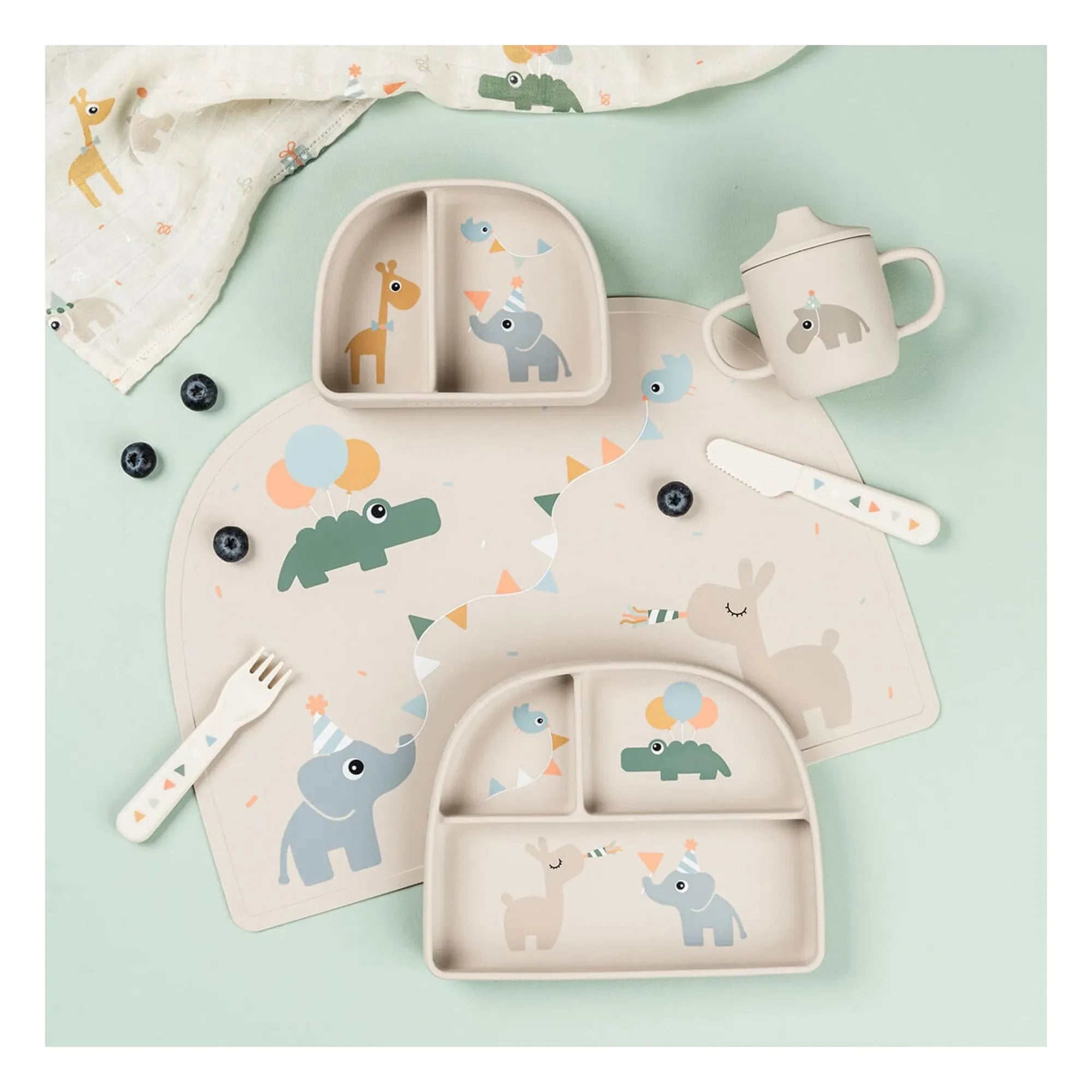 Done by deer - Celebration bowl with vacuum compartment | Sand