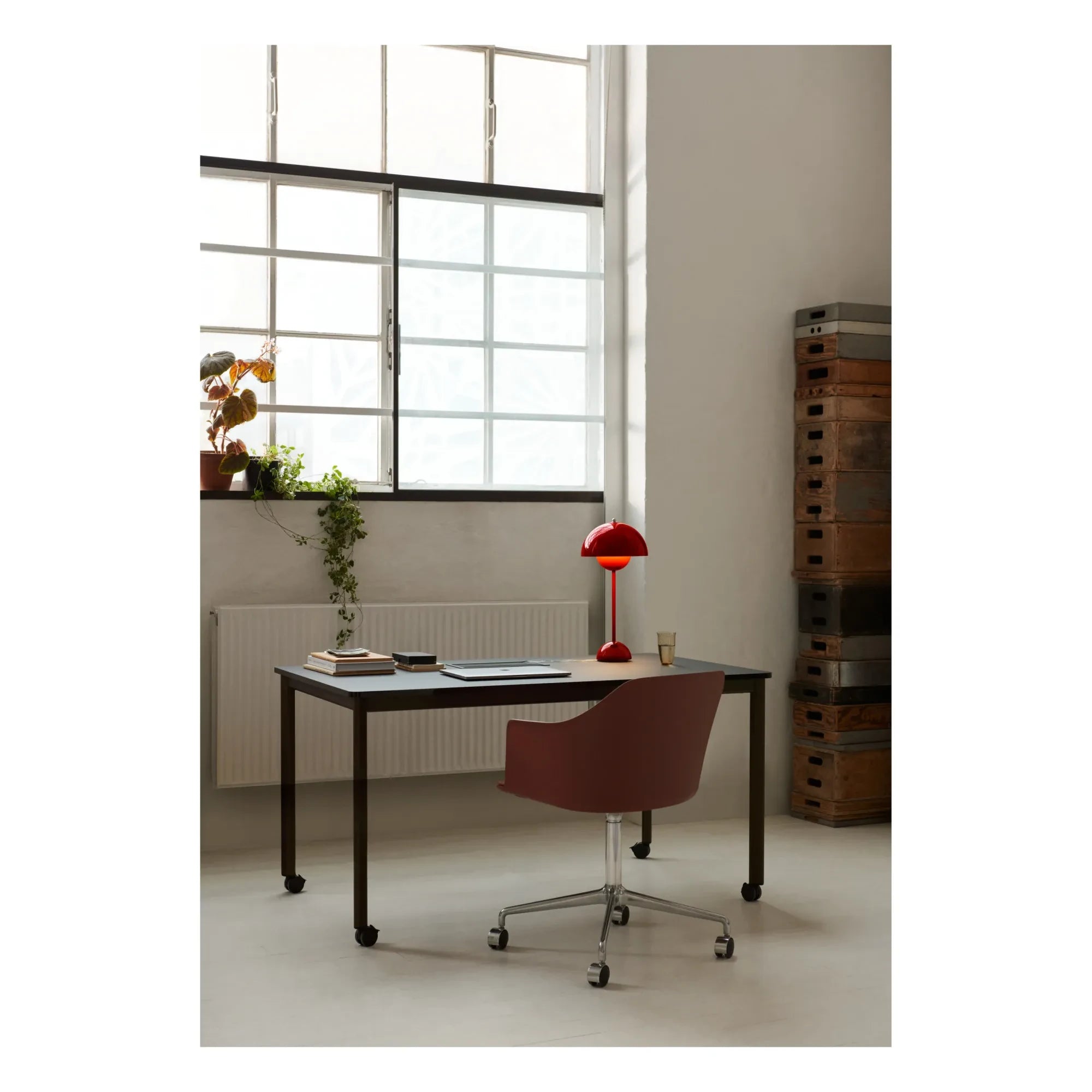 & Tradition - VP3 Flowerpot Table Lamp - Verner Panton, 1969 | Vermilion