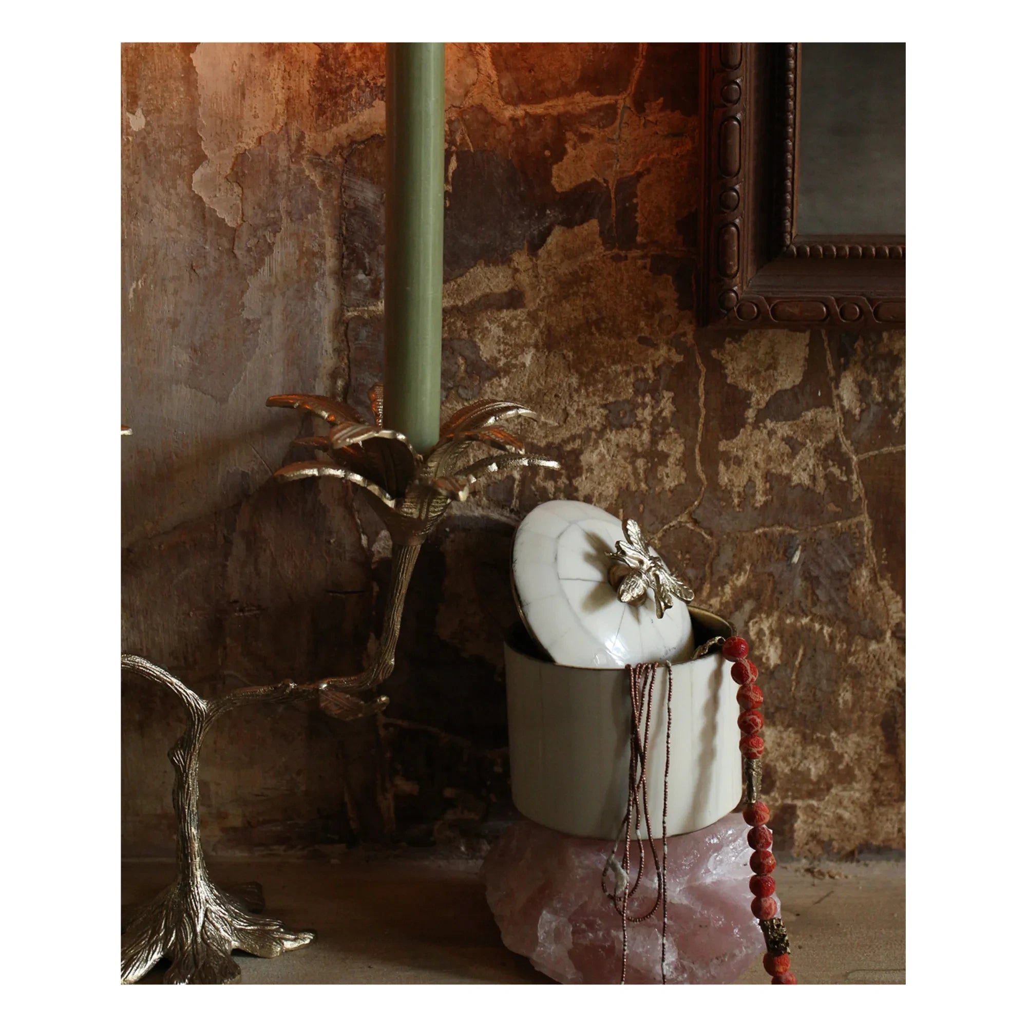 Doing Goods - Queen Bee Circus Box | White