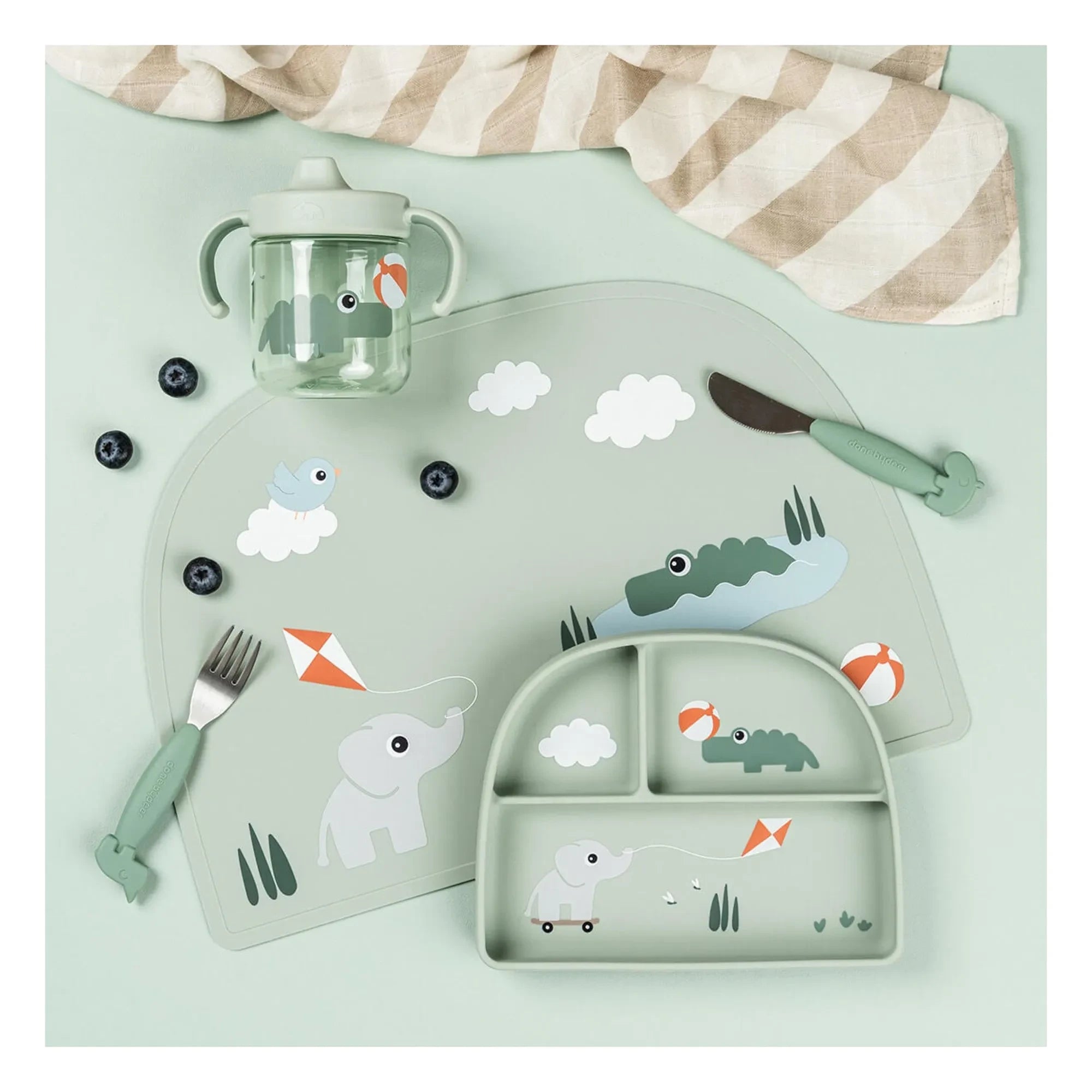Done by deer - Spout plate with playground compartment | Green