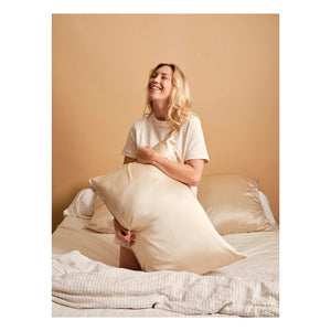 Emily's Pillow - Mürdüm eriği ipek yastık kılıfı | Şampanya