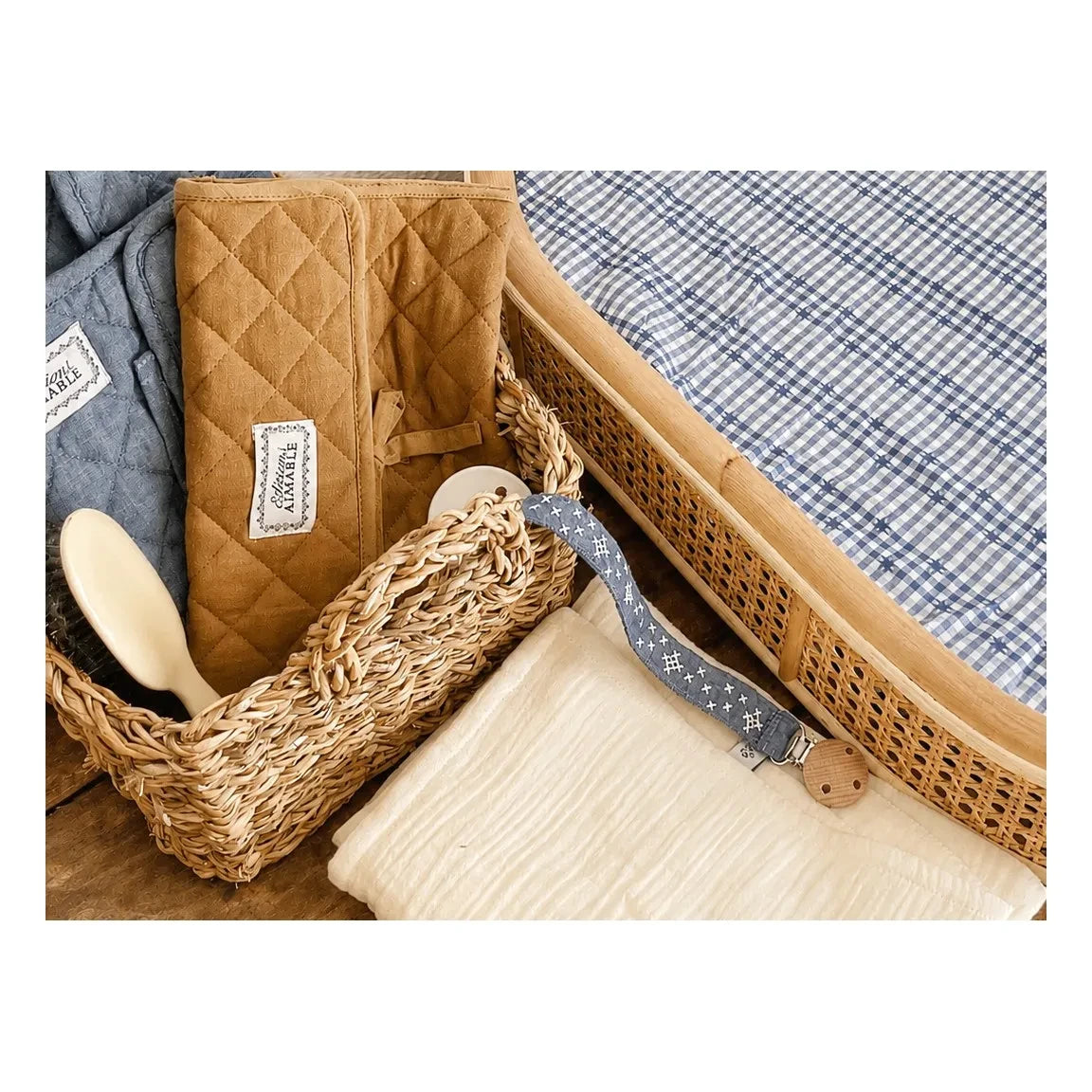 Editions Aimable - Auguste pacifier clip | Blue Chambray