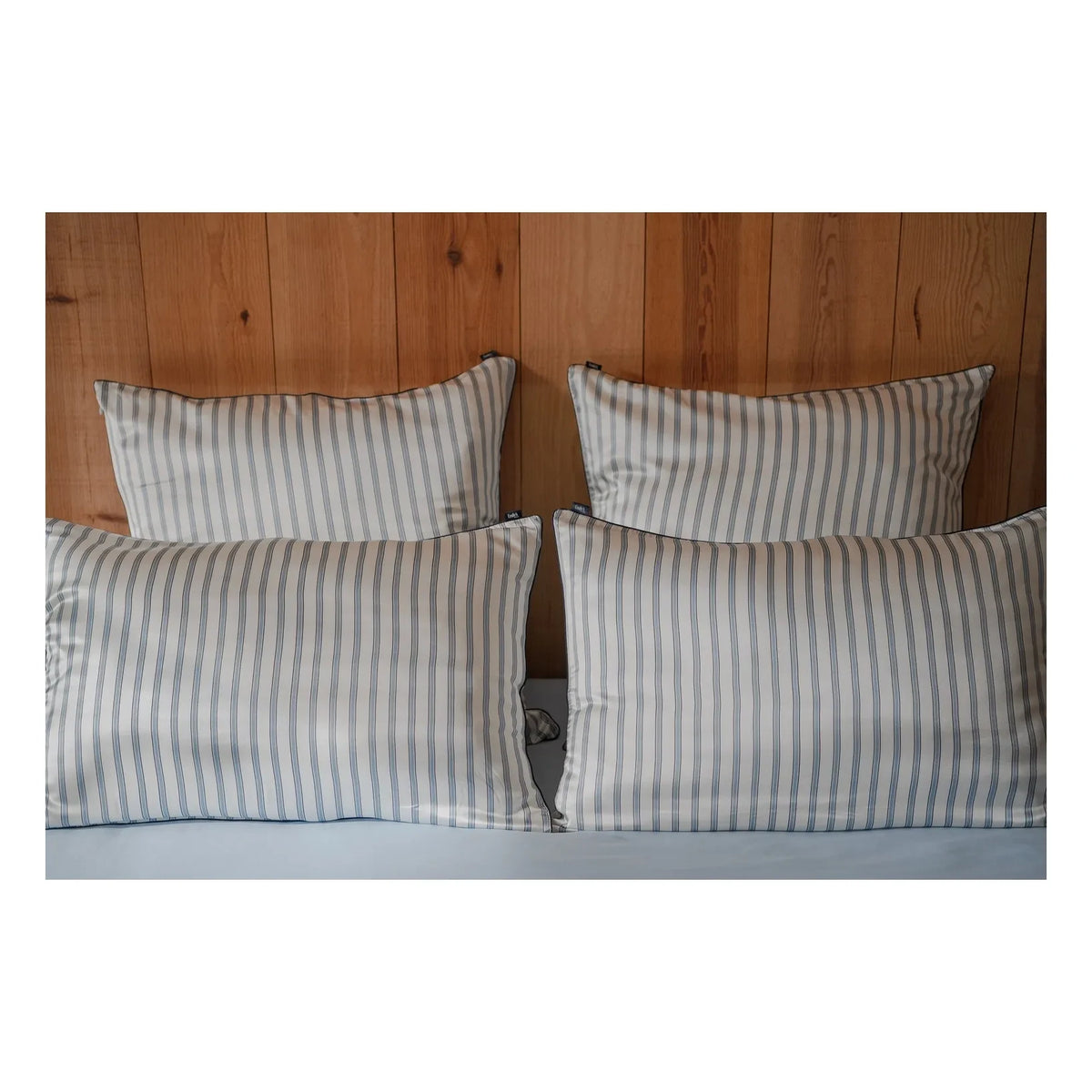 Emily's Pillow - Mürekkep balığı desenli, ince çizgili, saf ipek yastık kılıfı | Mavi