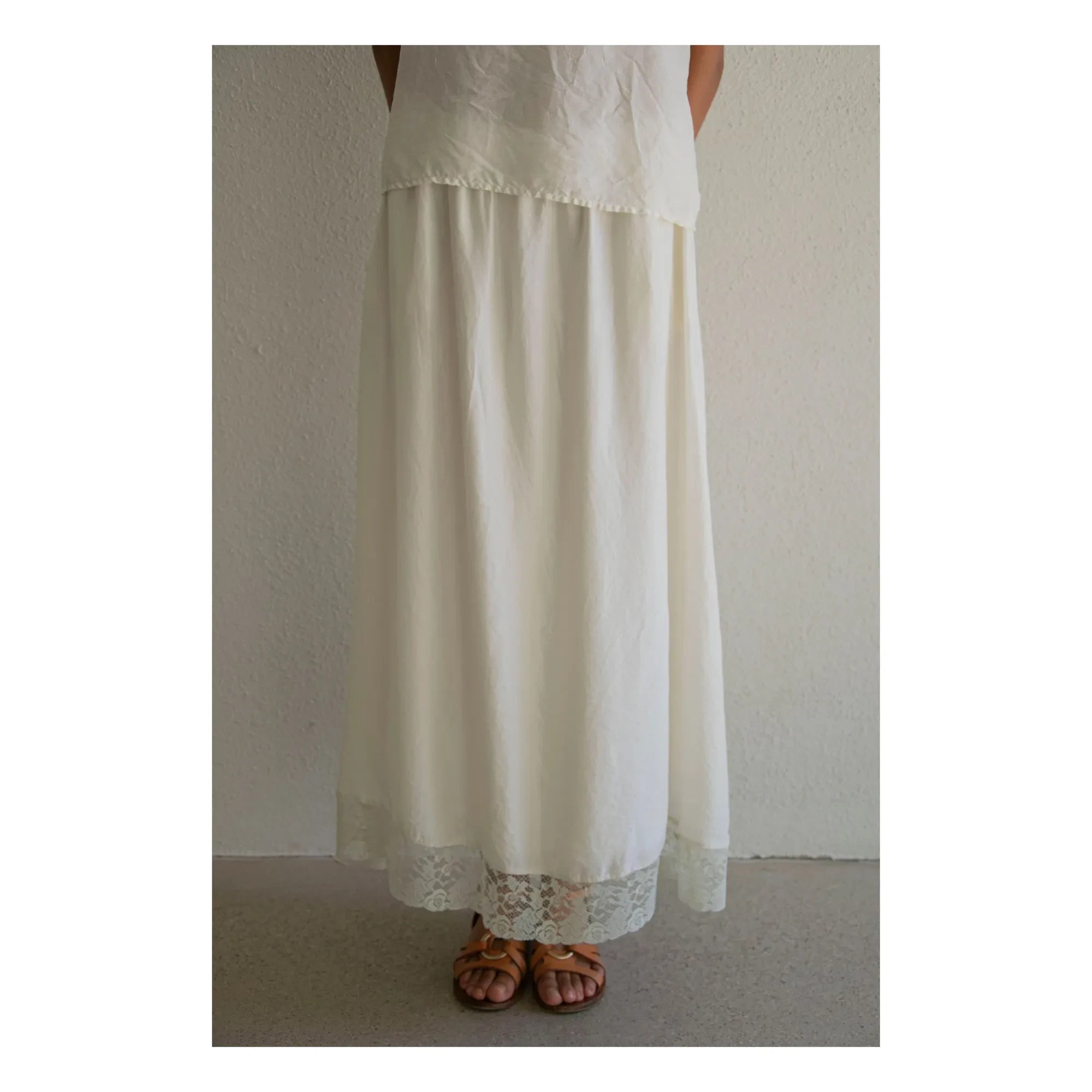 THEAVANT - La Fille Silk and Lace Skirt | White