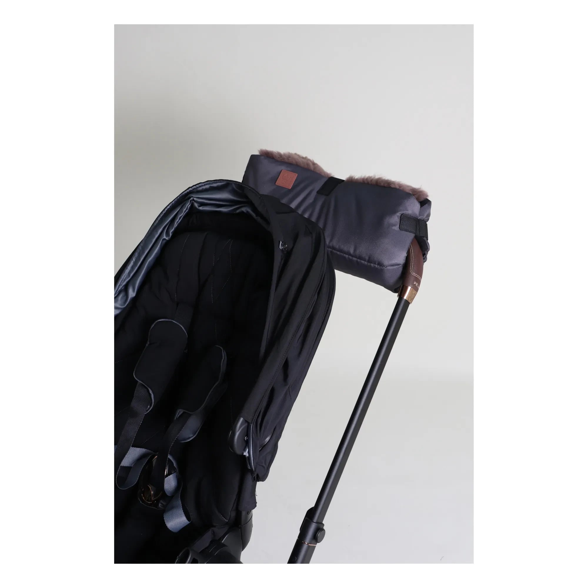 Kaiser - Muffy Lambskin Hand Warmer | Charcoal Gray