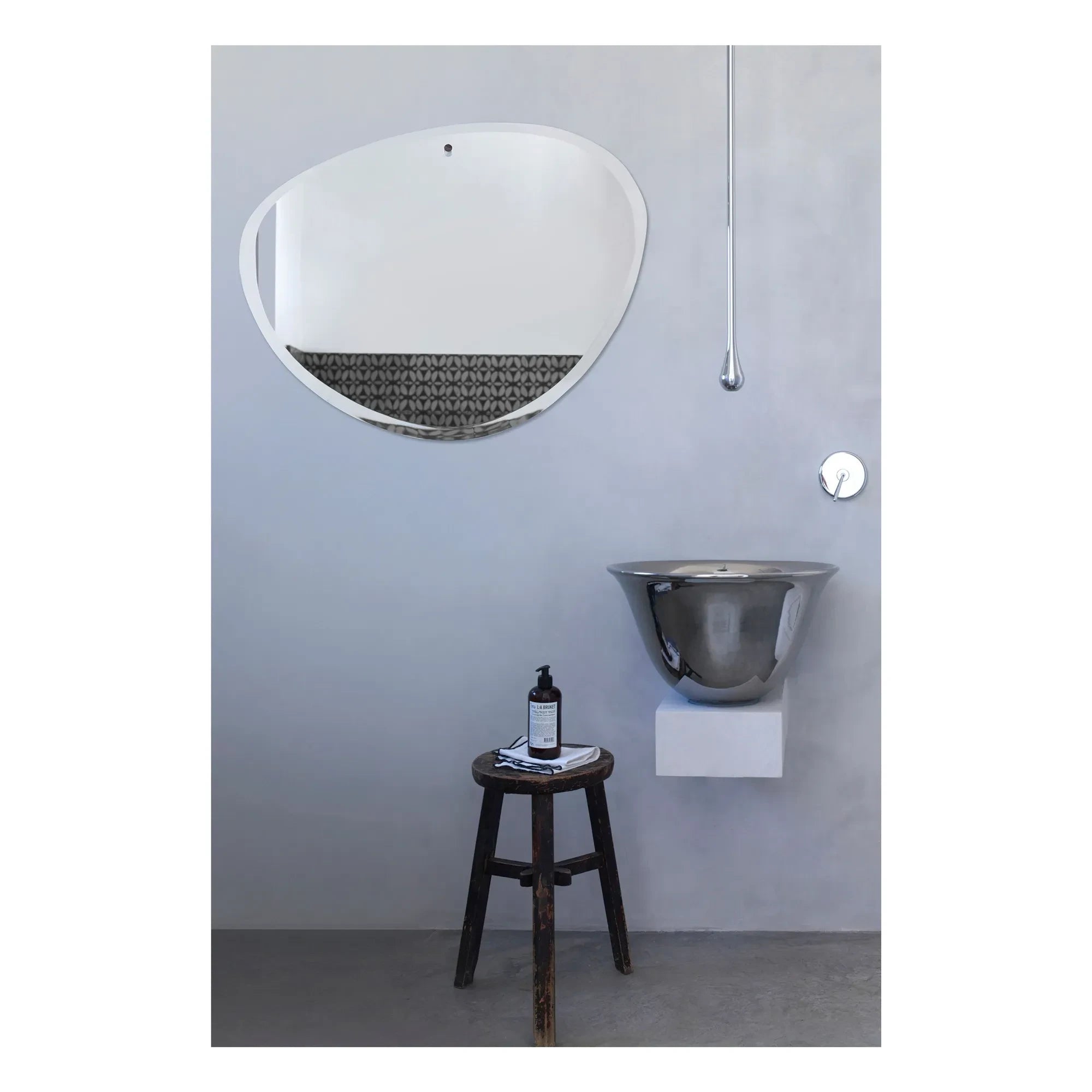 M Nuance - Extra Flat Tilted Oval Mirror - 87x67 cm