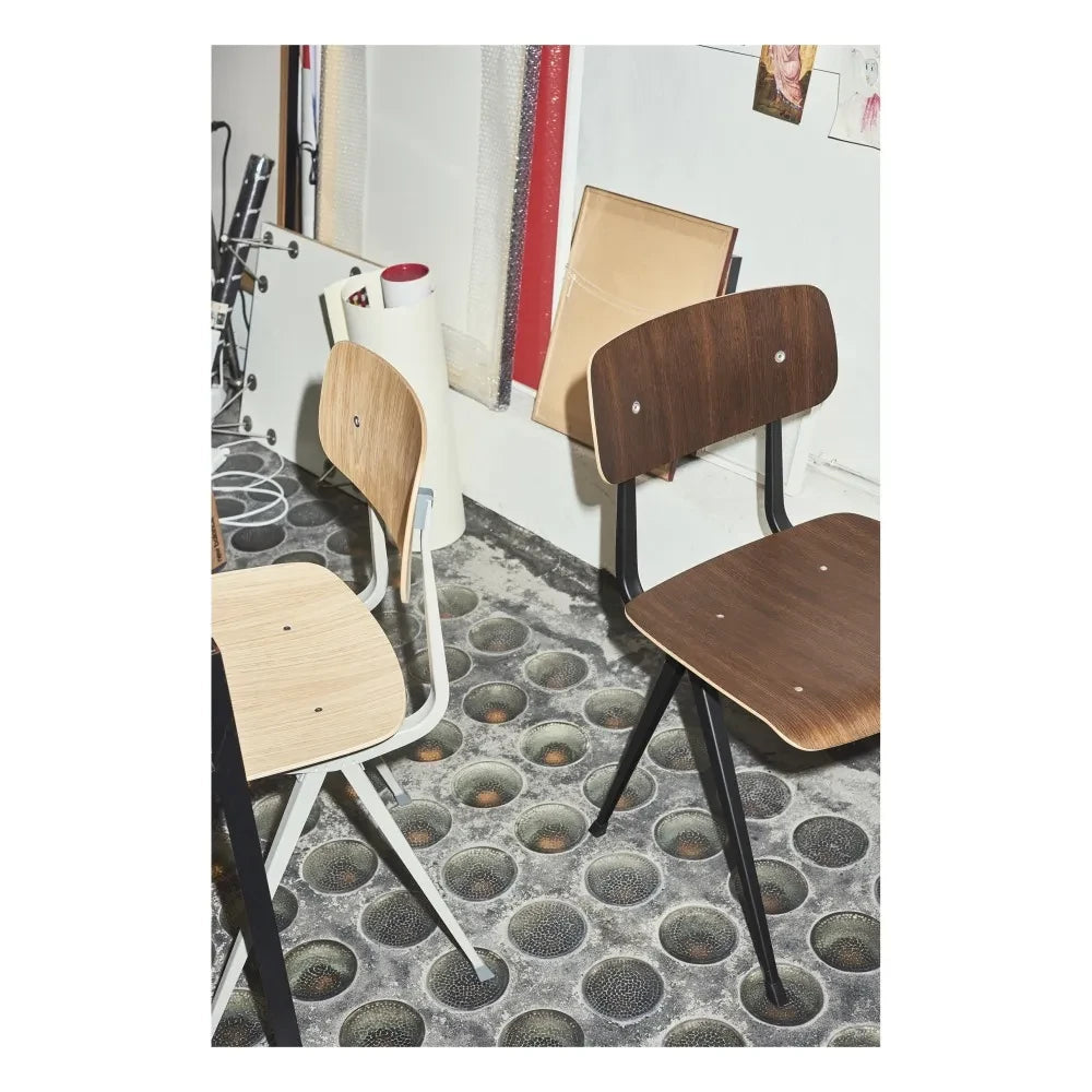 Hay - Result Smoky Oak Chair - Result Colored Oak Chair - Friso Kramer & Wim Rietveld Reprint | Black