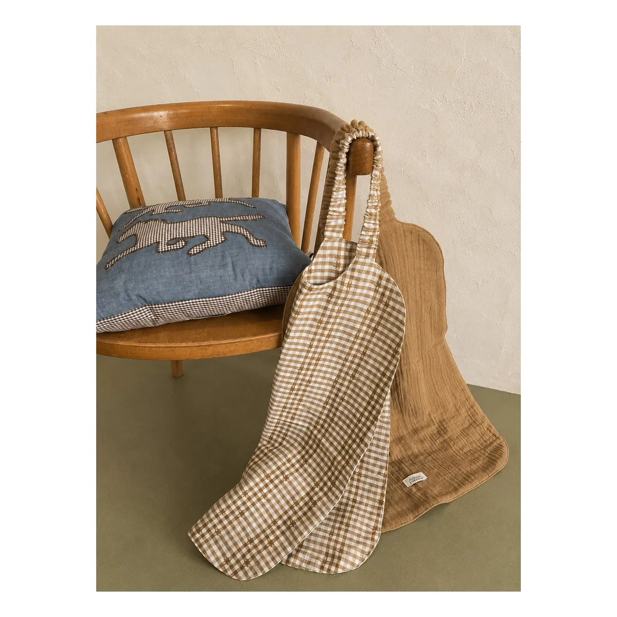 Editions Aimable - Large Gustave bib | Noisette Vichy Cotton