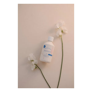 Minois - Moisturizing Shampoo - 300 ml
