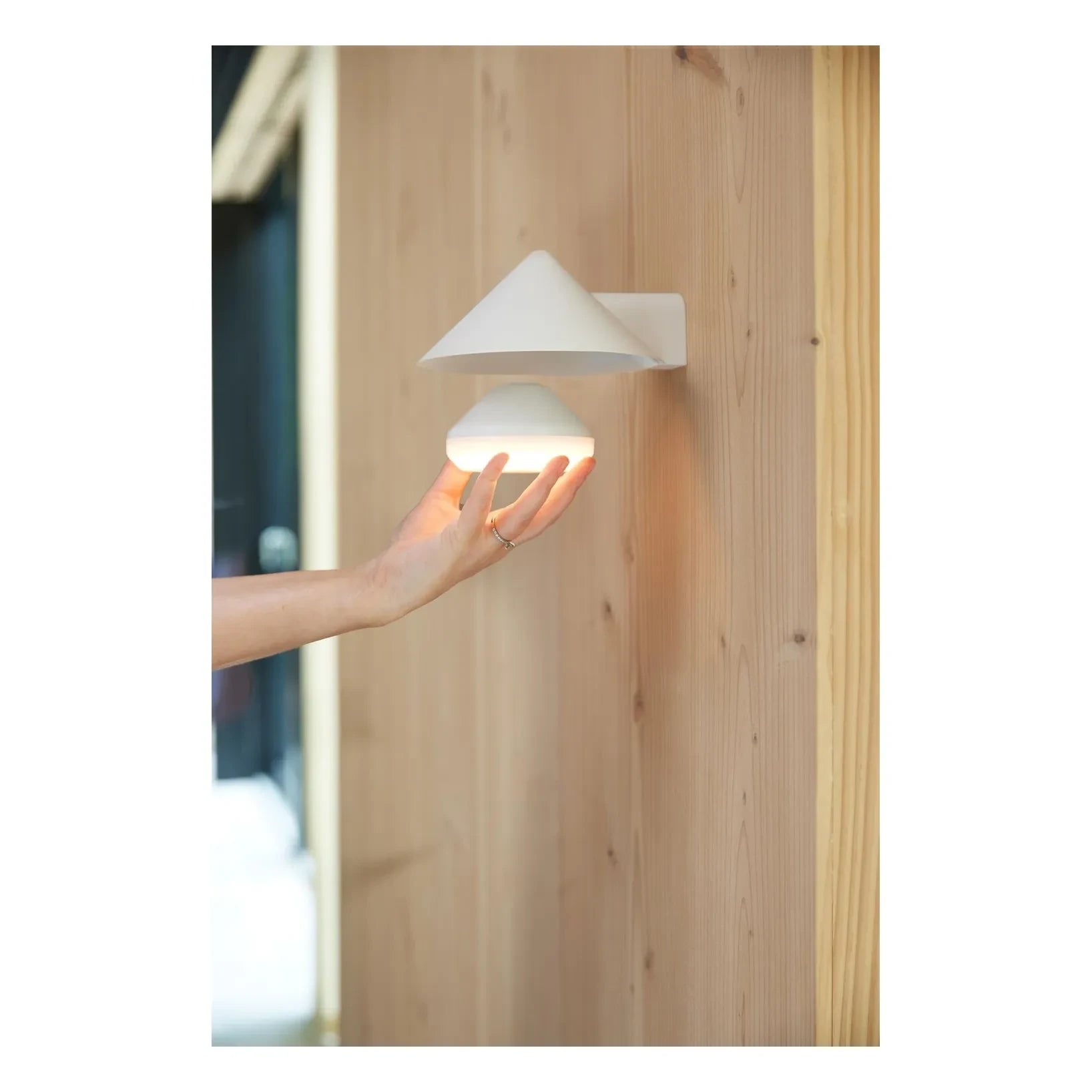 Frandsen - Grasp Wall Lamp, Thomas Albertsen | White