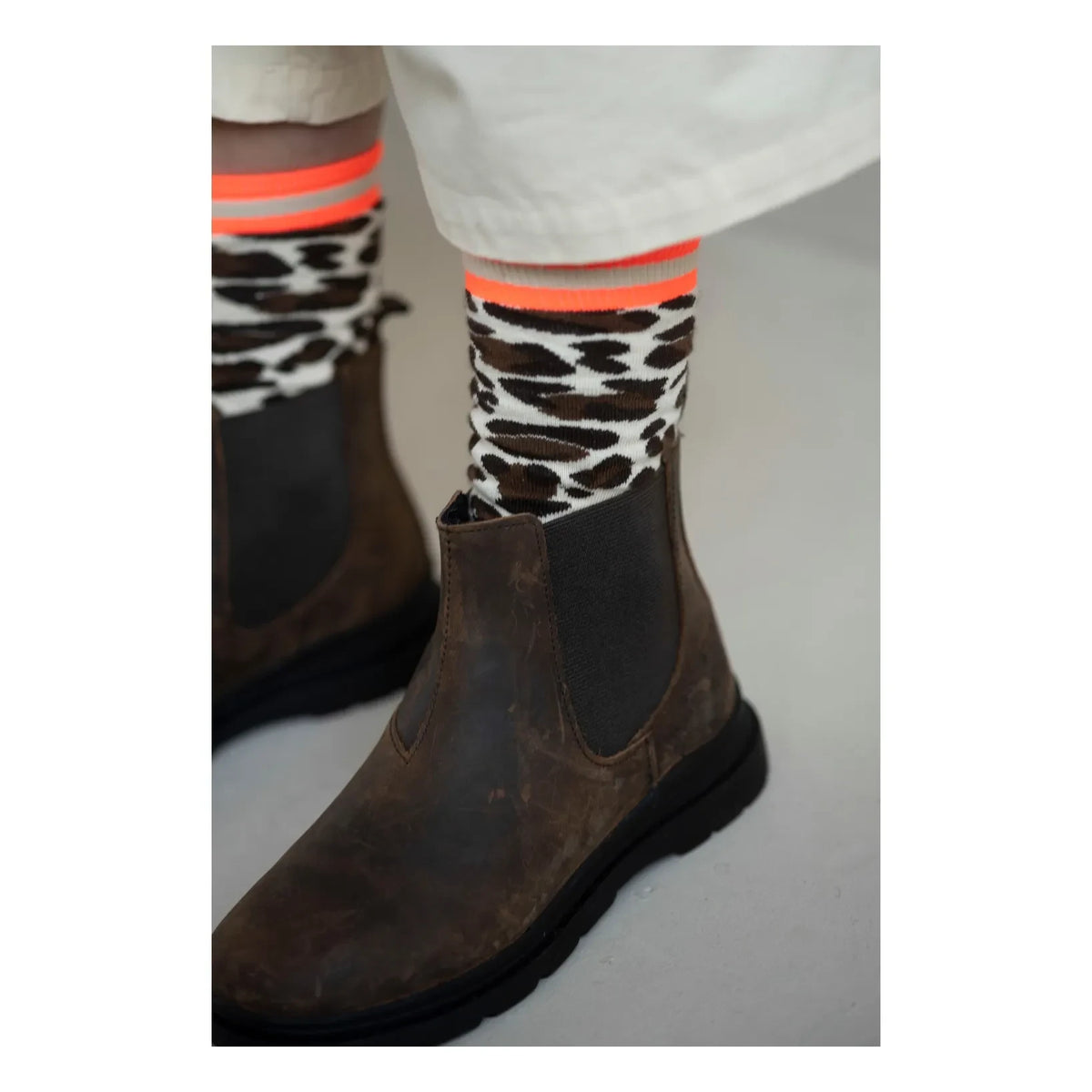 Jenest - Chic Calf-Length Leopard Organic Cotton Socks | White