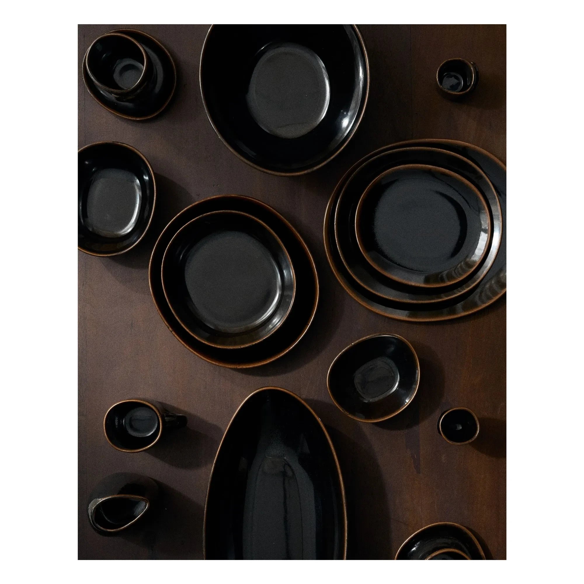 Serax - Out of Lines Plates, Uncharted - Set of 2 | Brown