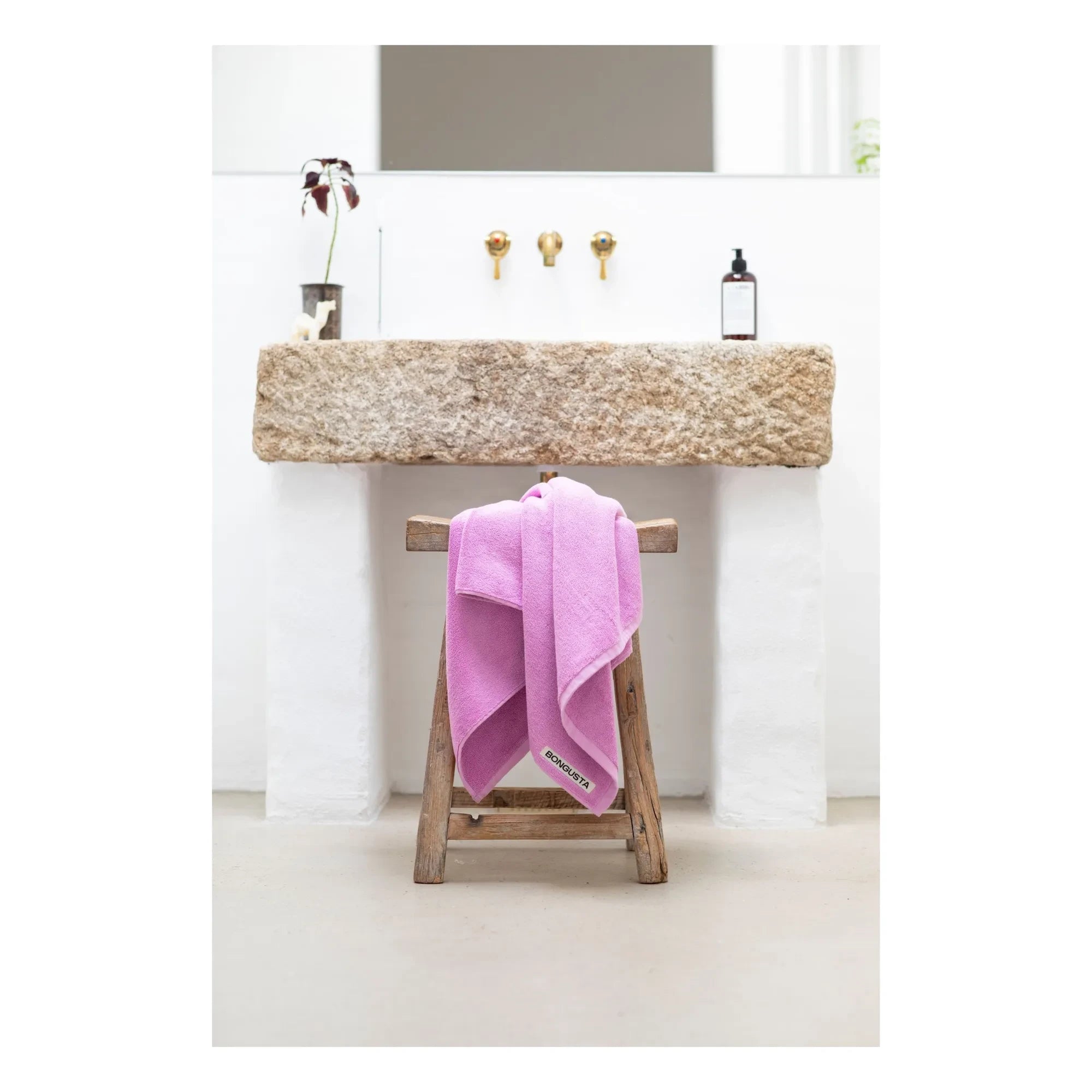 Bongusta - Naram Bathroom Towel | Fuchsia