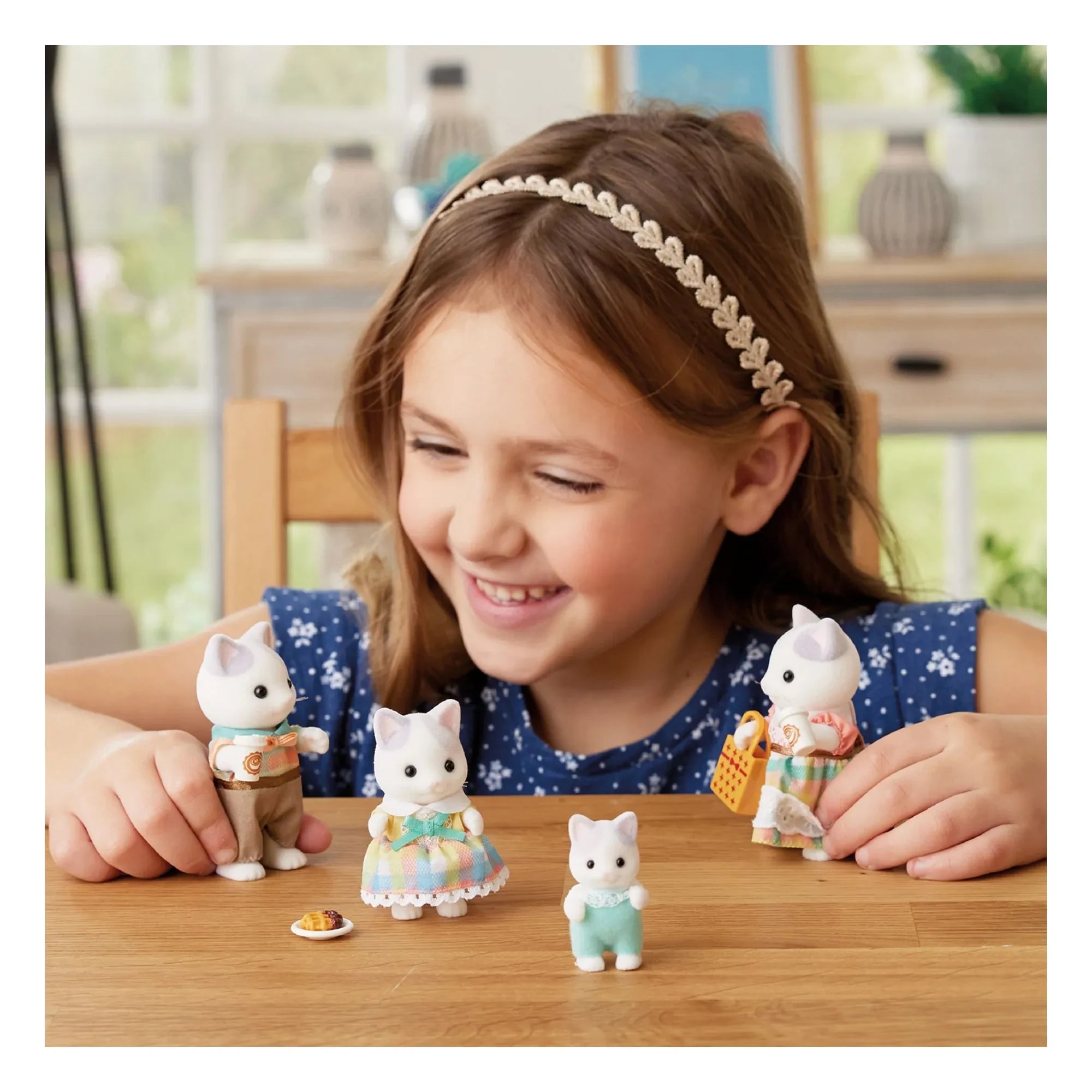 Sylvanian Families - The Chat Latte Family