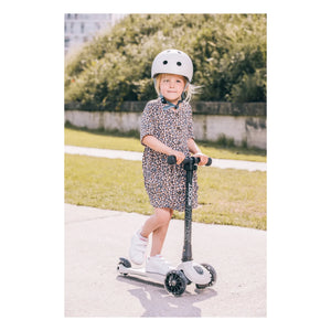 Scoot & Ride - Highwaykick 3 LED Scooter | Light Gray