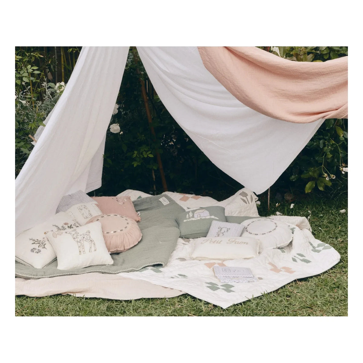 Editions Aimable - Penelope Tulip Shawl