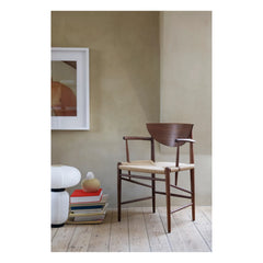 & Tradition - Short-sleeved HM4 Wooden Chair | Walnut