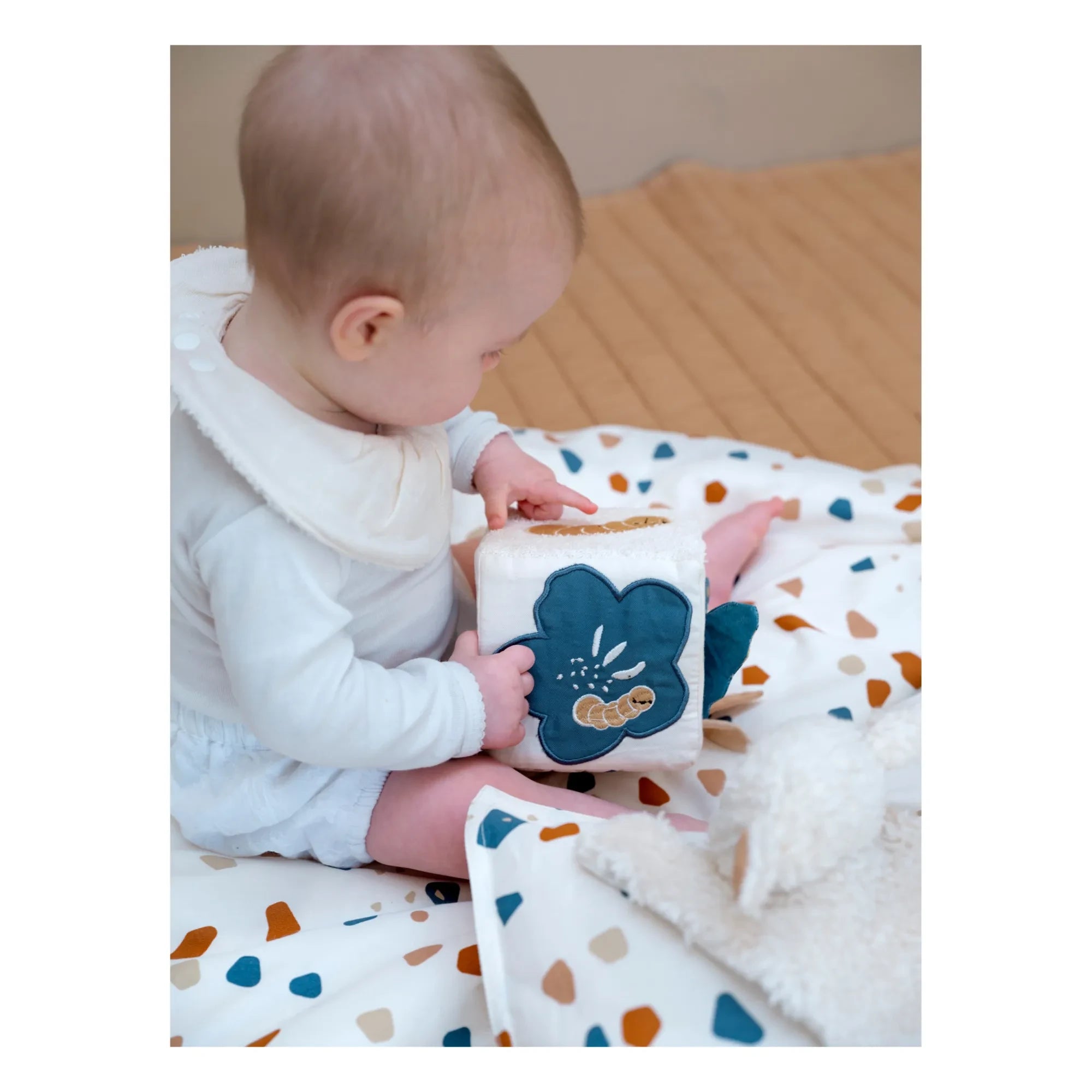 Fabelab - Sensory Activity Cube - Little Butterfly