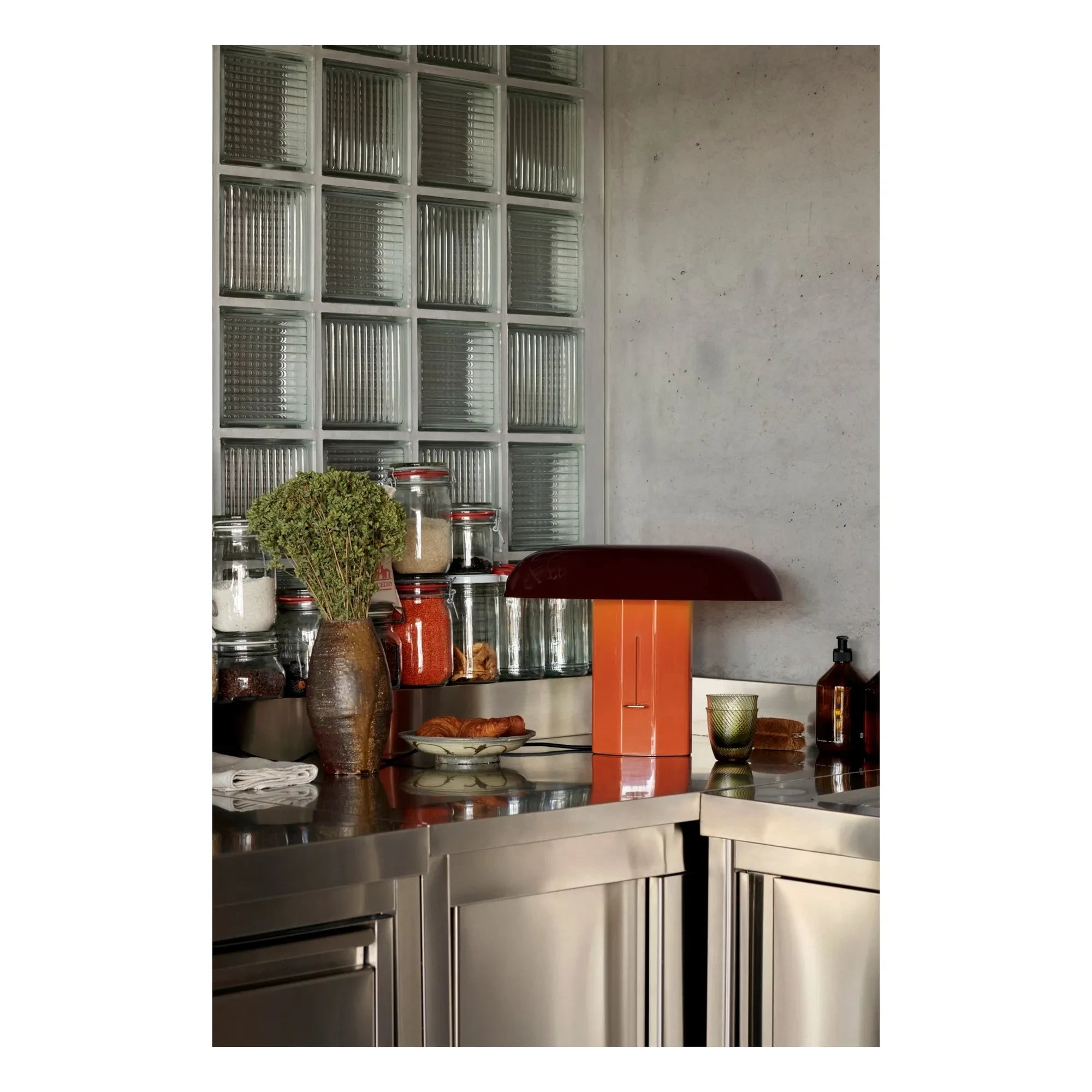 & Tradition - Montera JH42 table lamp, Jamie Hayon | Amber