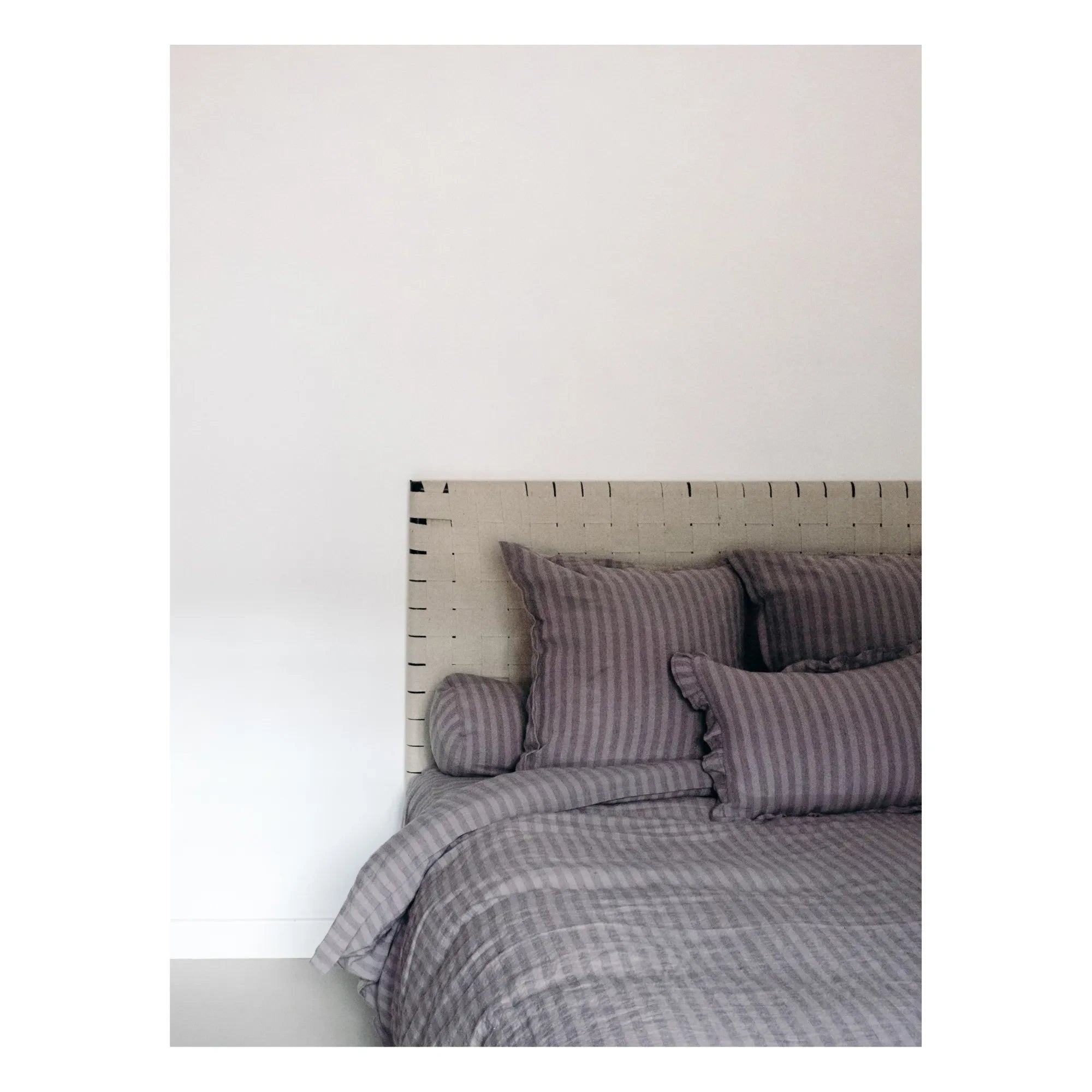 Le Monde Sauvage - Sandhills Linen Pillowcase | Purple