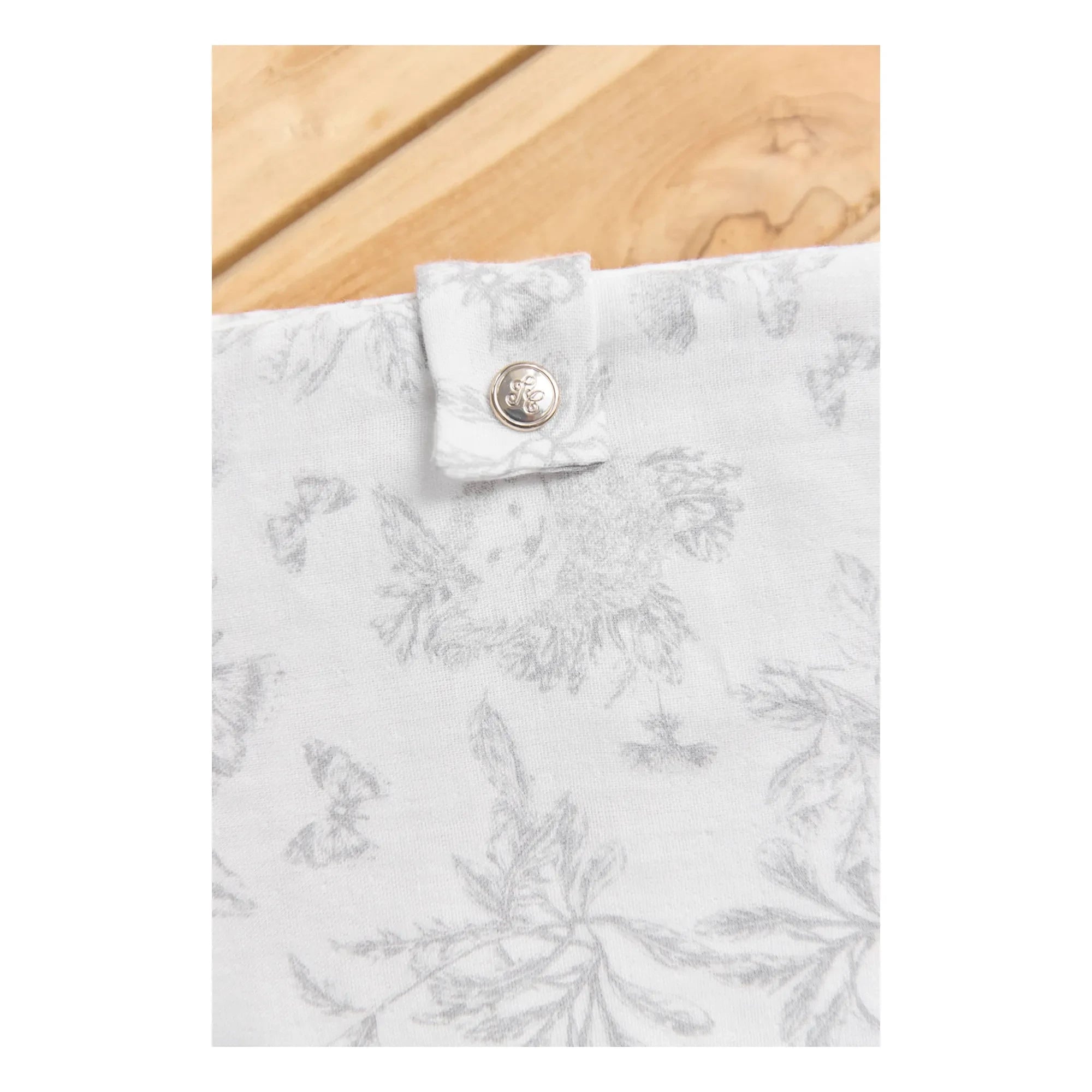 Tartine et Chocolat - Toile de Jouy Health Book Cover | Gray
