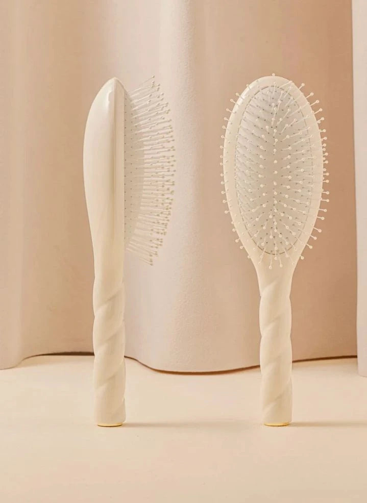 La Bonne Brosse - La Miracle Hair Brush No. 04 - Tangle Detangling and Massage | Cream