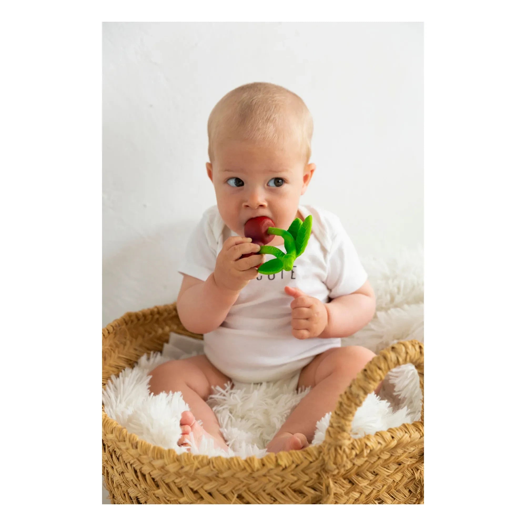 Oli & Carol - Merry la Cerise teething ring