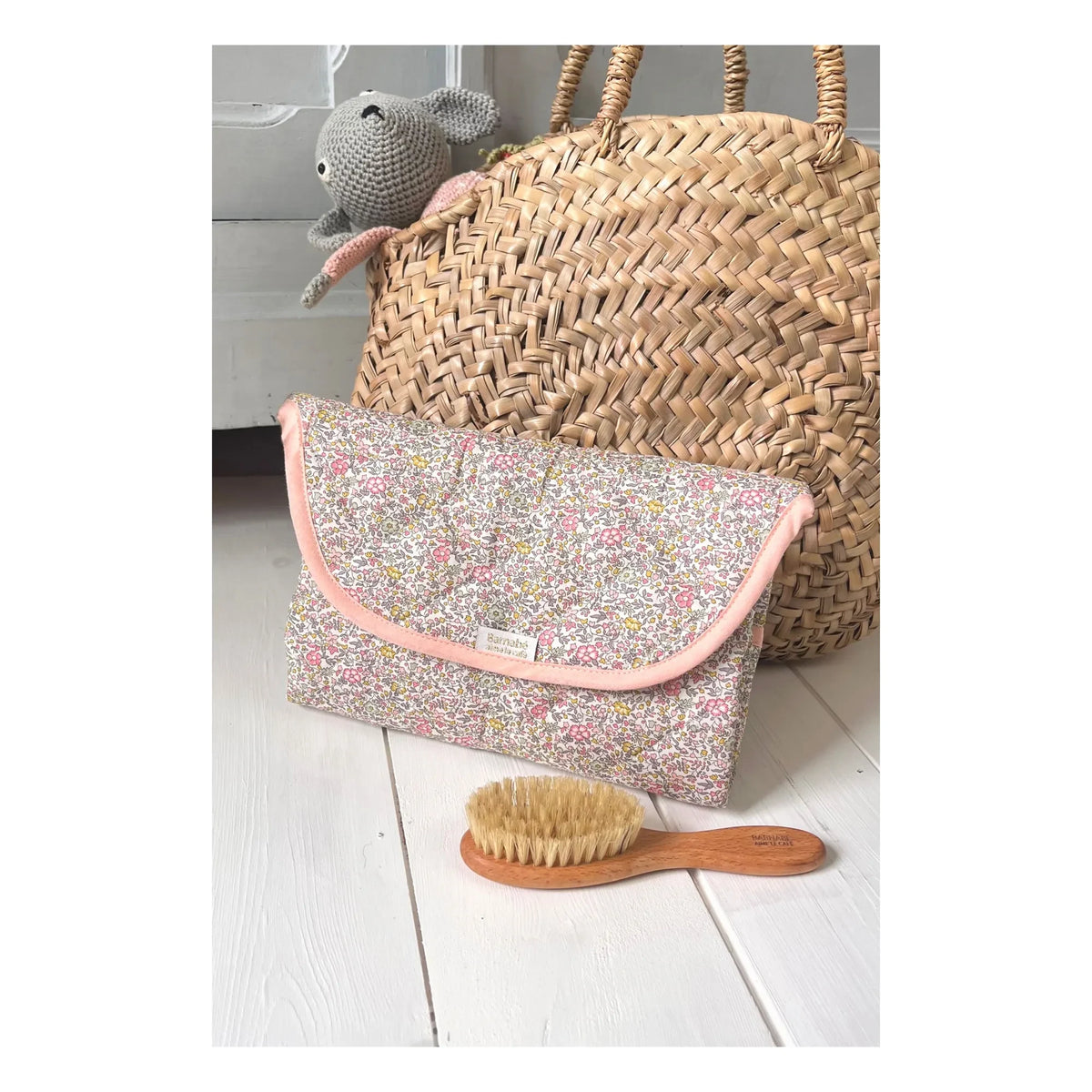 Barnabé aime le café - Juliette Travel Changing Mat | White