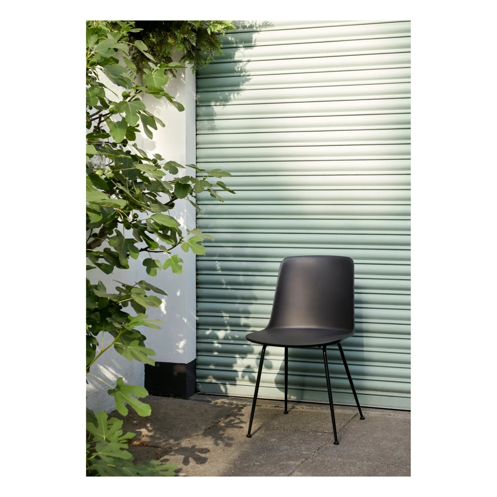 & Tradition - Rely HW70 Outdoor Dining Chair | Black