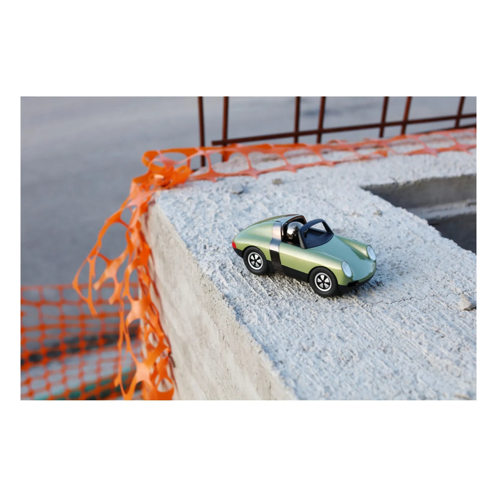 Playforever - Luft Car | Zeytin yeşili