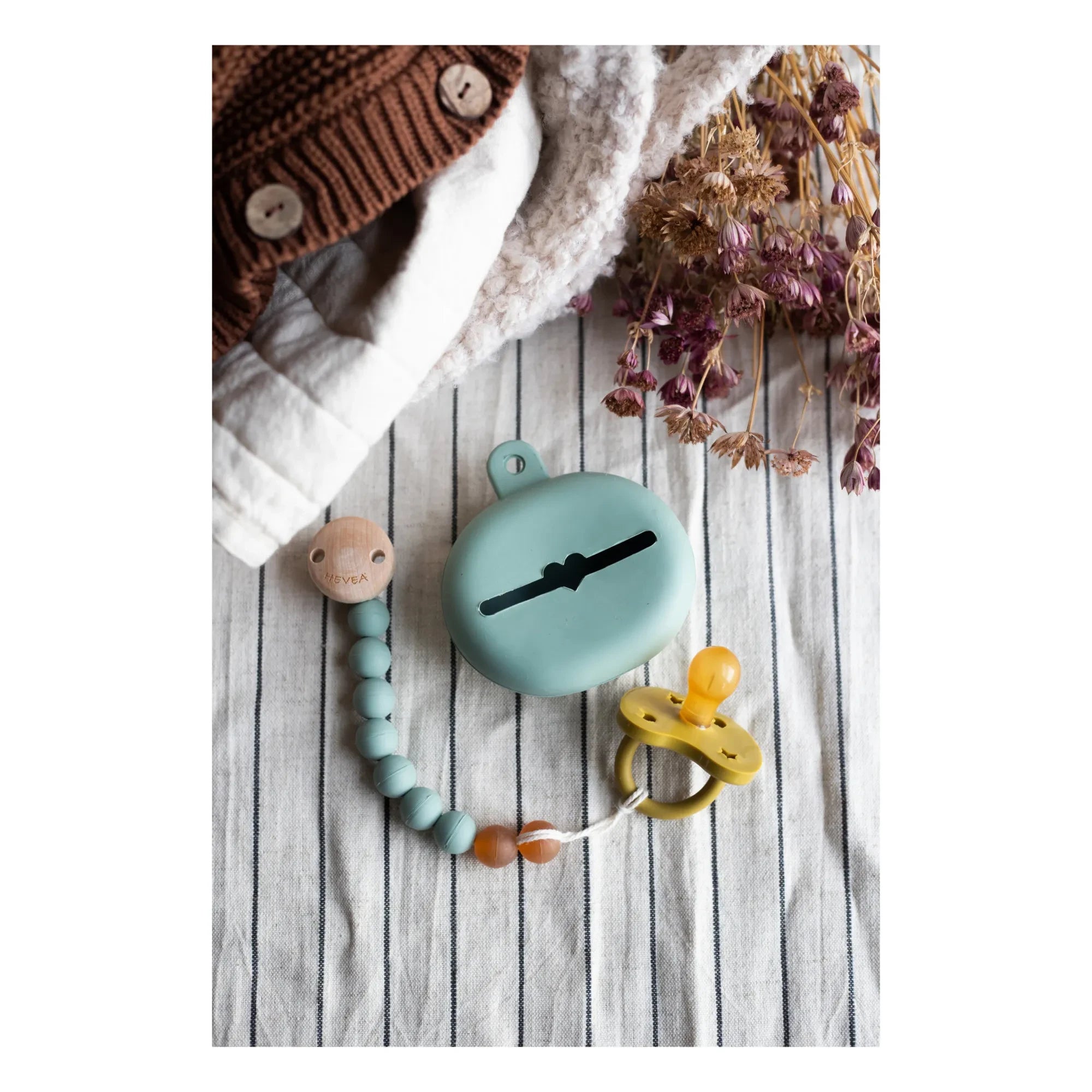 Hevea - Natural Rubber and Rubber Tree Pacifier Clip | Almond Green