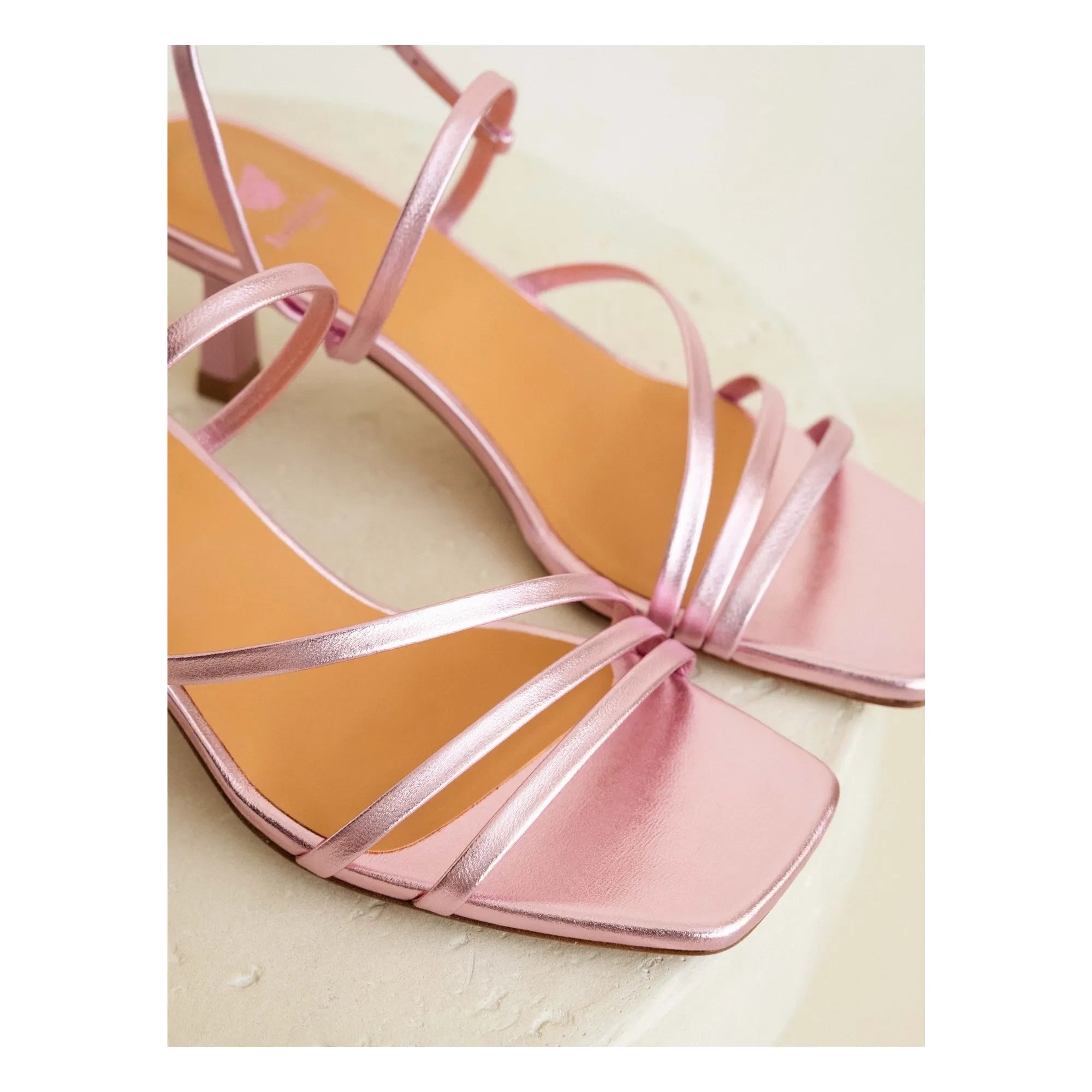 Bobbies - Alix Laminé deri sandaletler | Pembe