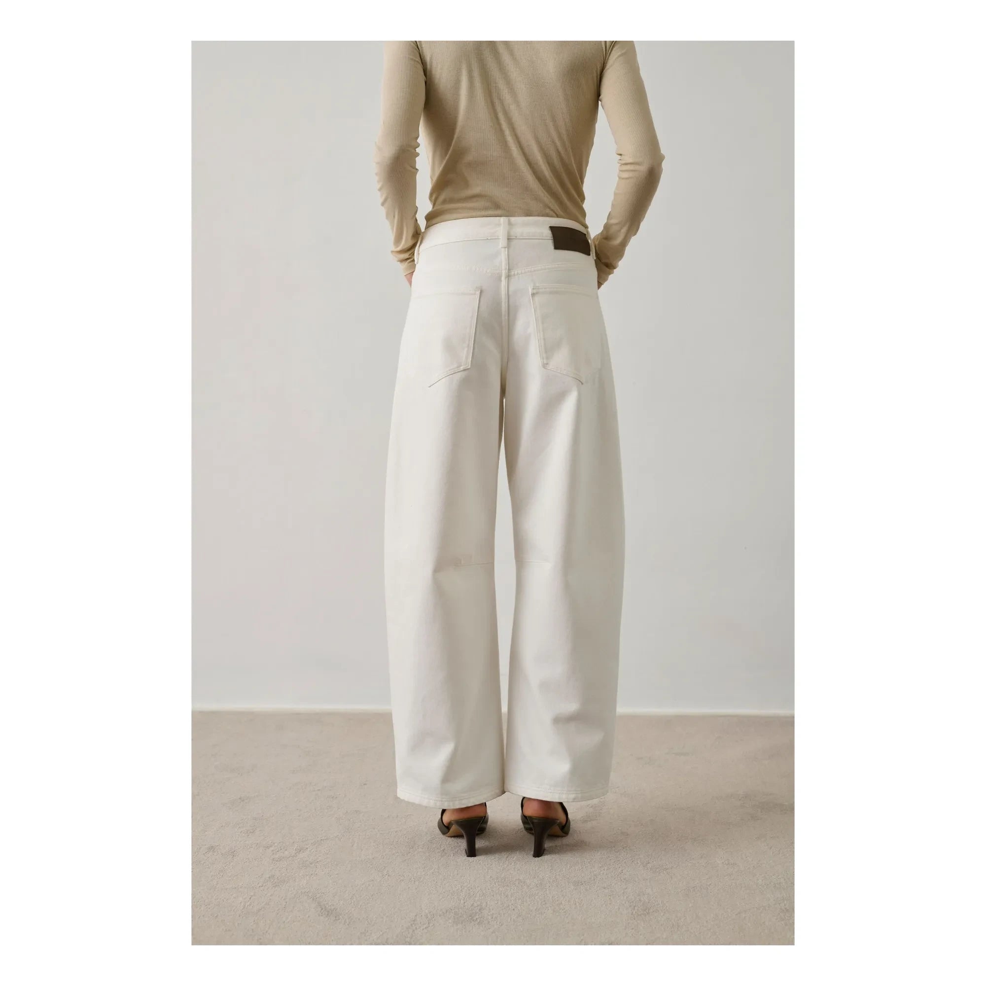 Soeur - Jean Eliott | White