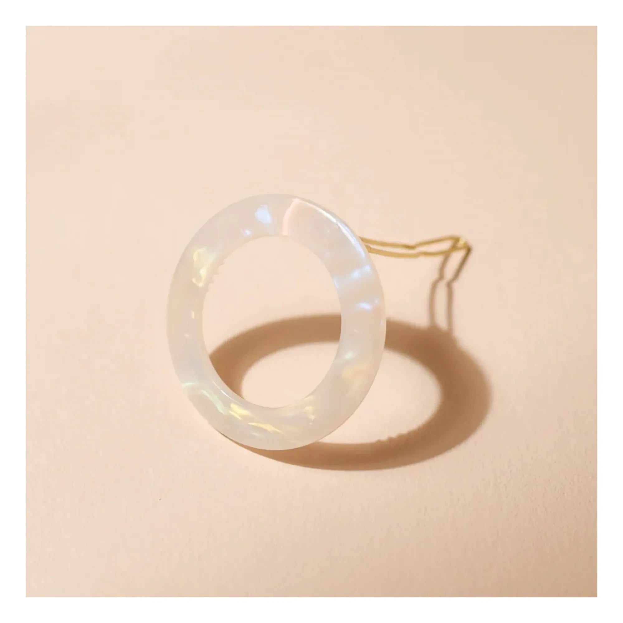Bachca - Round Mother-of-Pearl Hair Clip