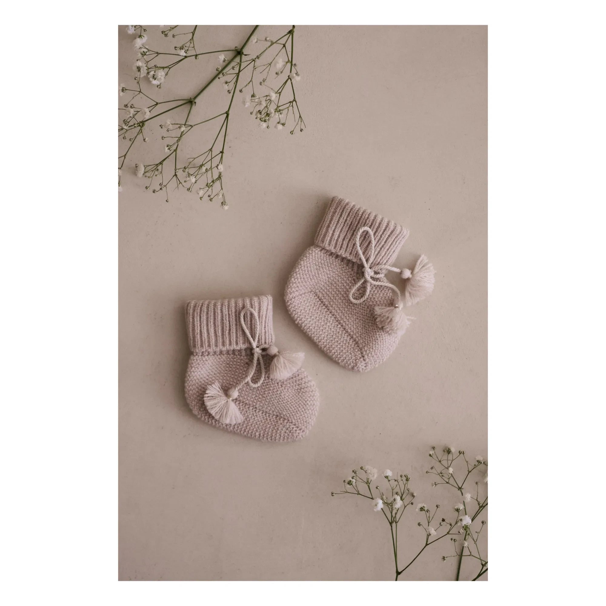 Gentil Coquelicot - Knitted Slippers and Embroidered Pouch | Pearl Gray