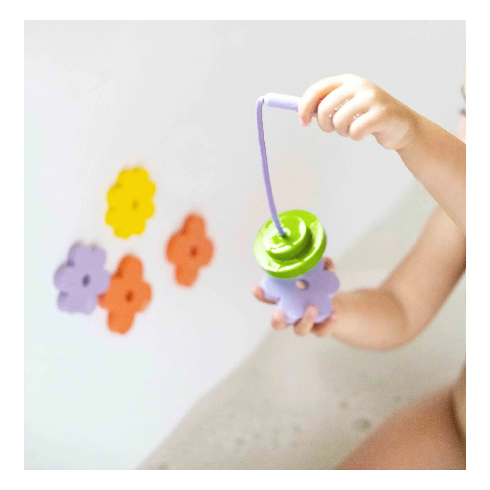 Quut - Frog Pond Bathing Fishing Game | Green