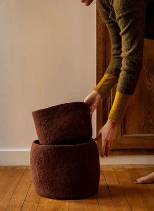 Muskhane - Felt storage basket | Mahogany