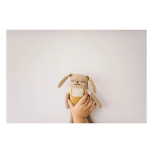 Main Sauvage - Yellow Bunny Sleep Companion