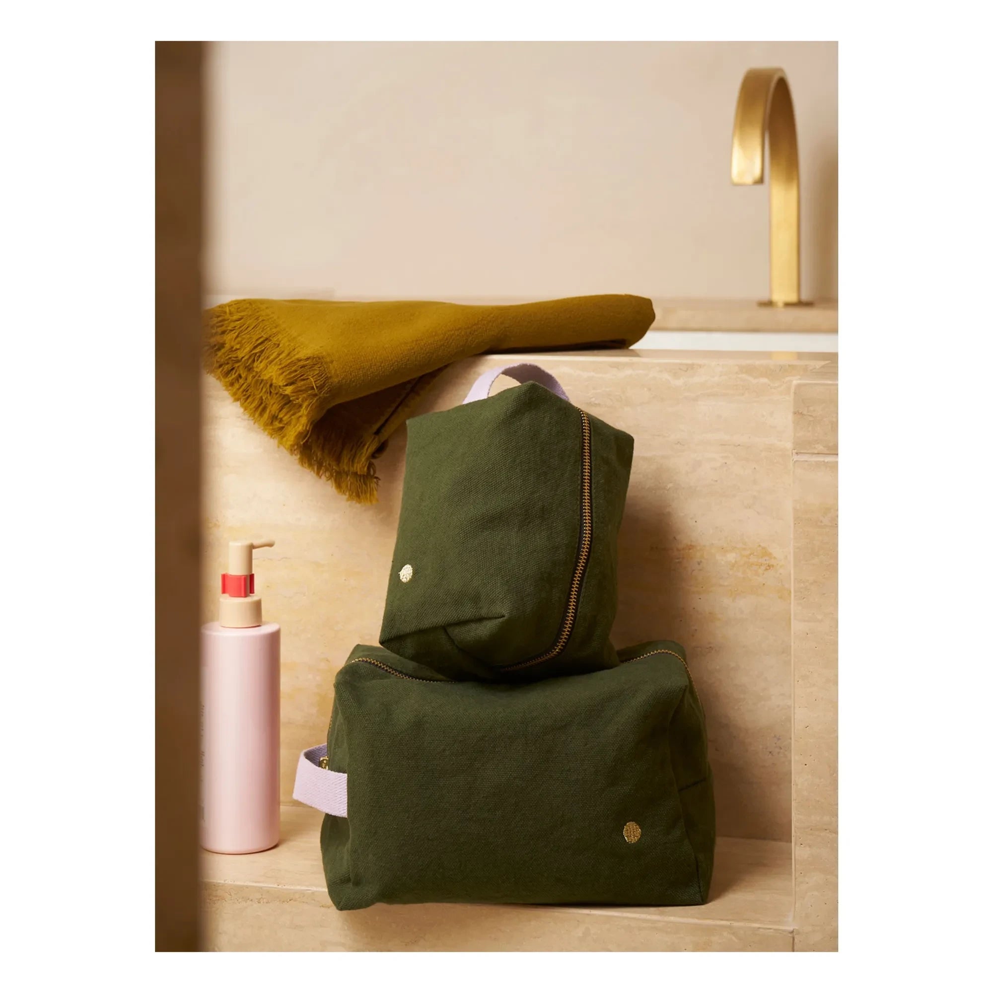 La cerise sur le gâteau - Cube Cosmetic Bag | Forest Green