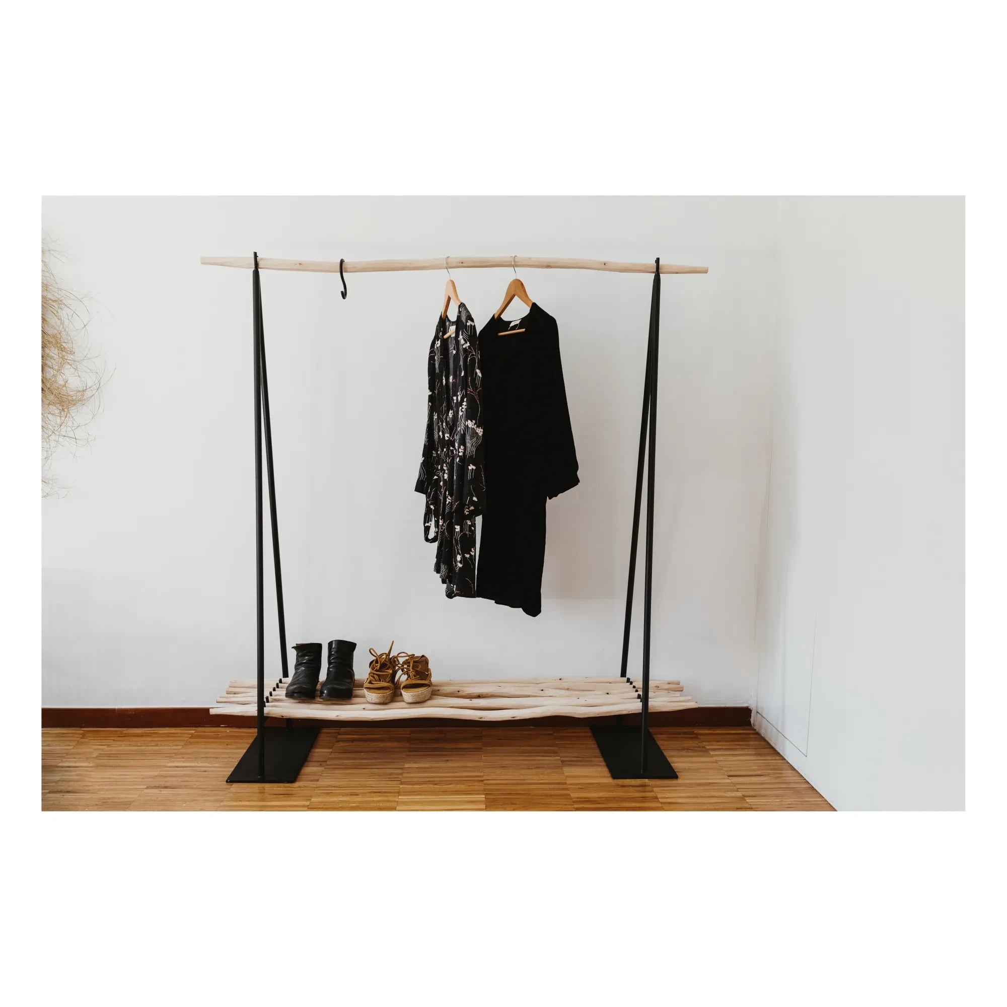Cosydar - Shelved Clothes Hanger - 150 x 50 cm | Black
