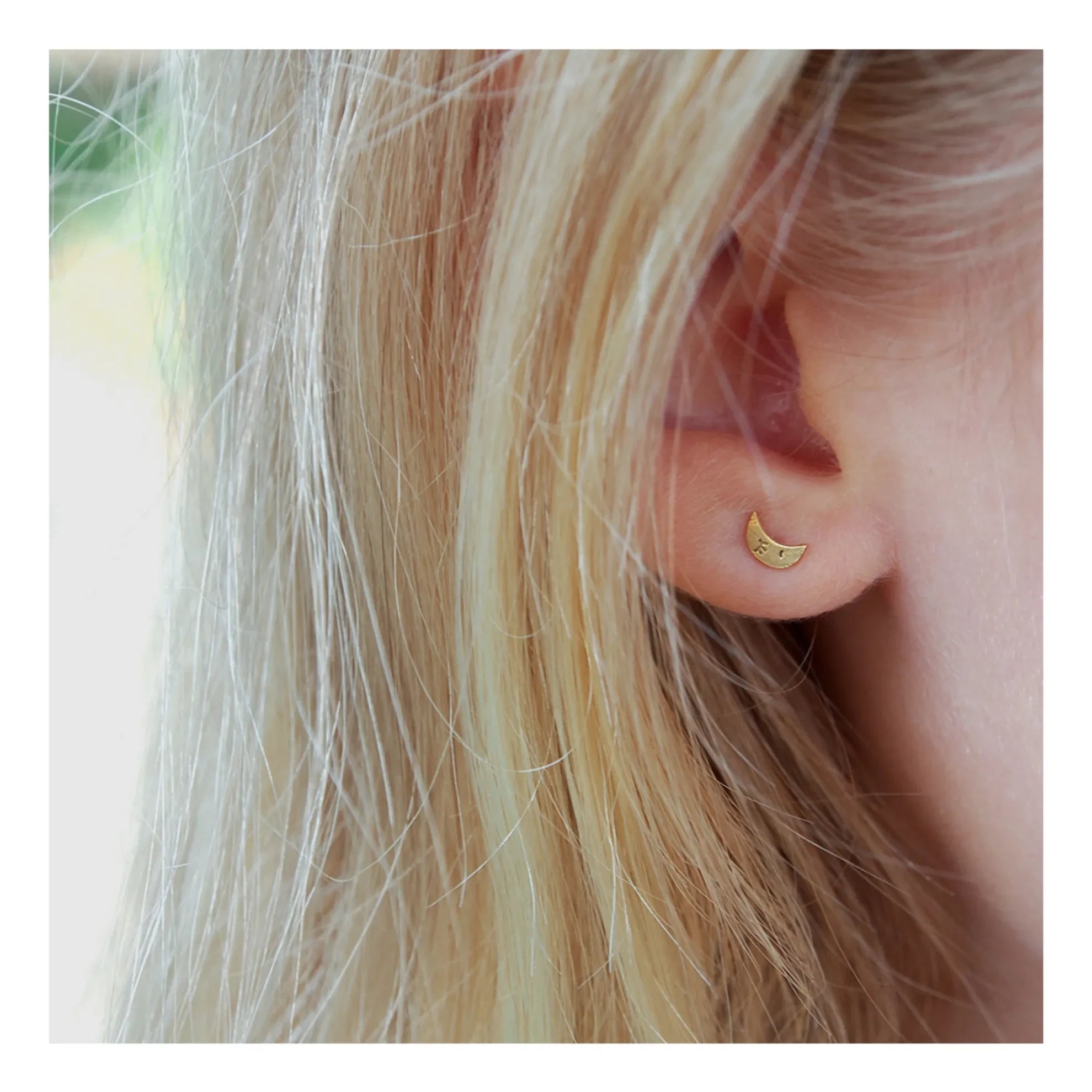 Adorabili - Asymmetric Moon Earrings | Gold