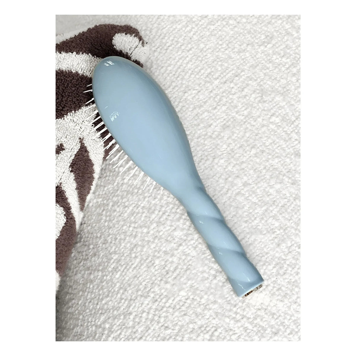 La Bonne Brosse - La Petite Brosse L'intense N°07 - Detangling and Stimulating Brush | Light Blue