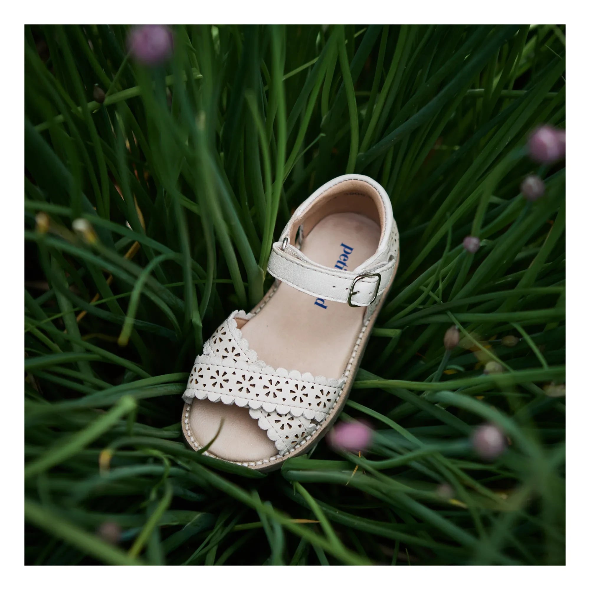 Petit Nord - Cross-Strap Floral Sandals | Cream