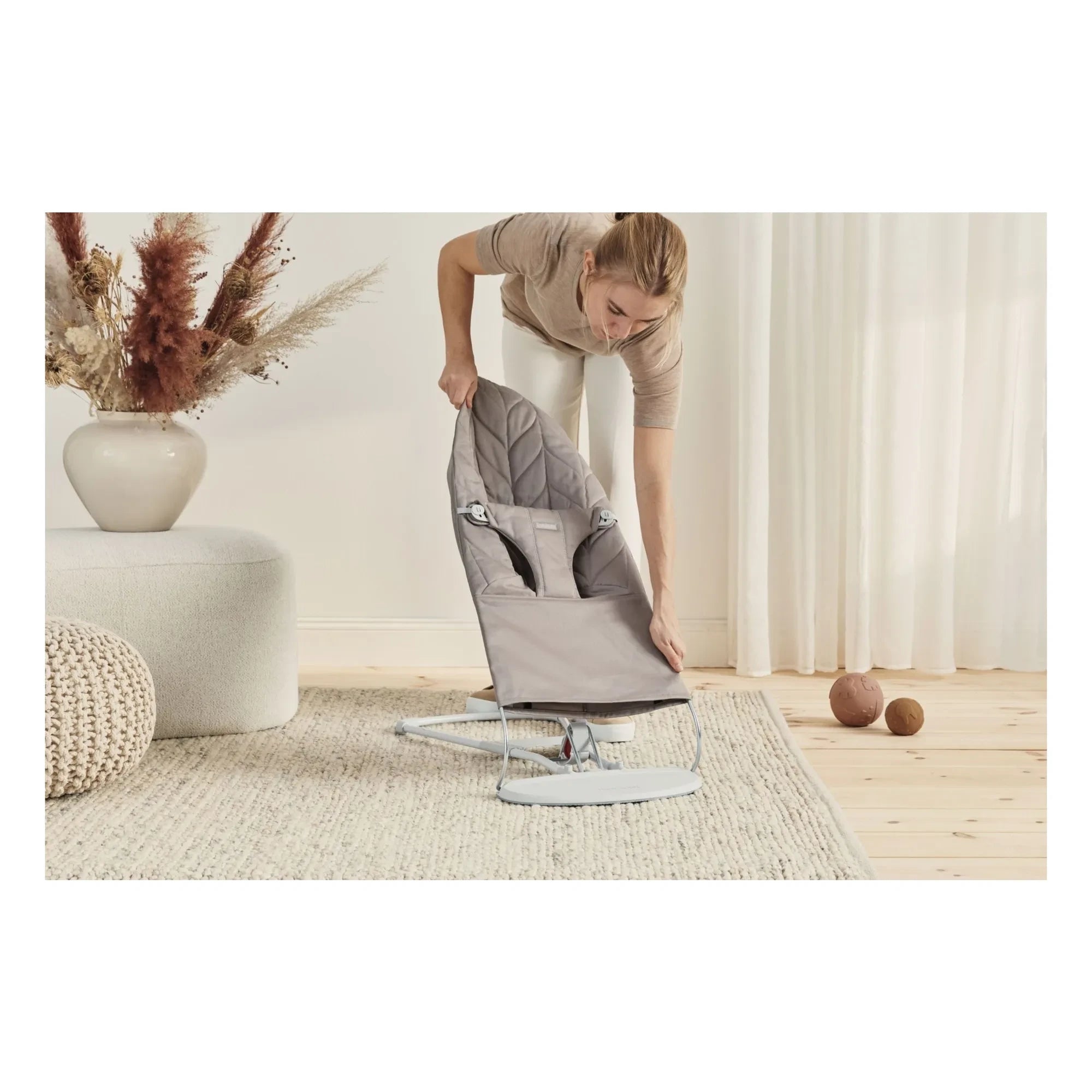 BabyBjörn - Petal Quilted Cotton Bliss Recliner | Sand
