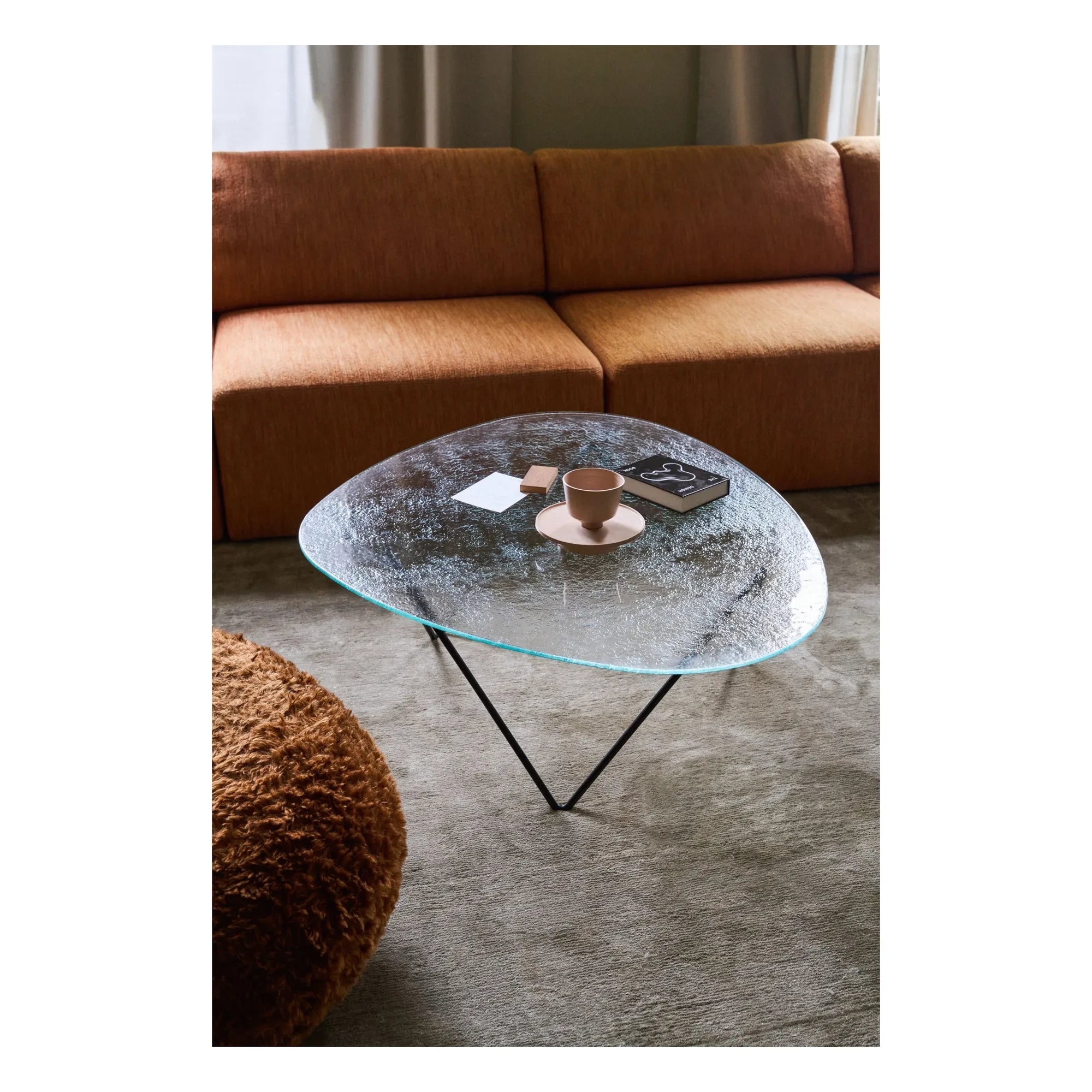 Gubi - Pedrera sehpa, Corsini & Ruiz Millet