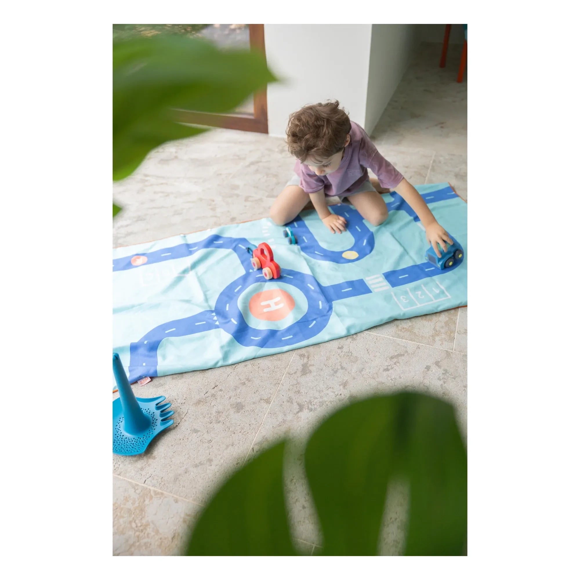 Quut - Circuit microfiber beach towel | Blue