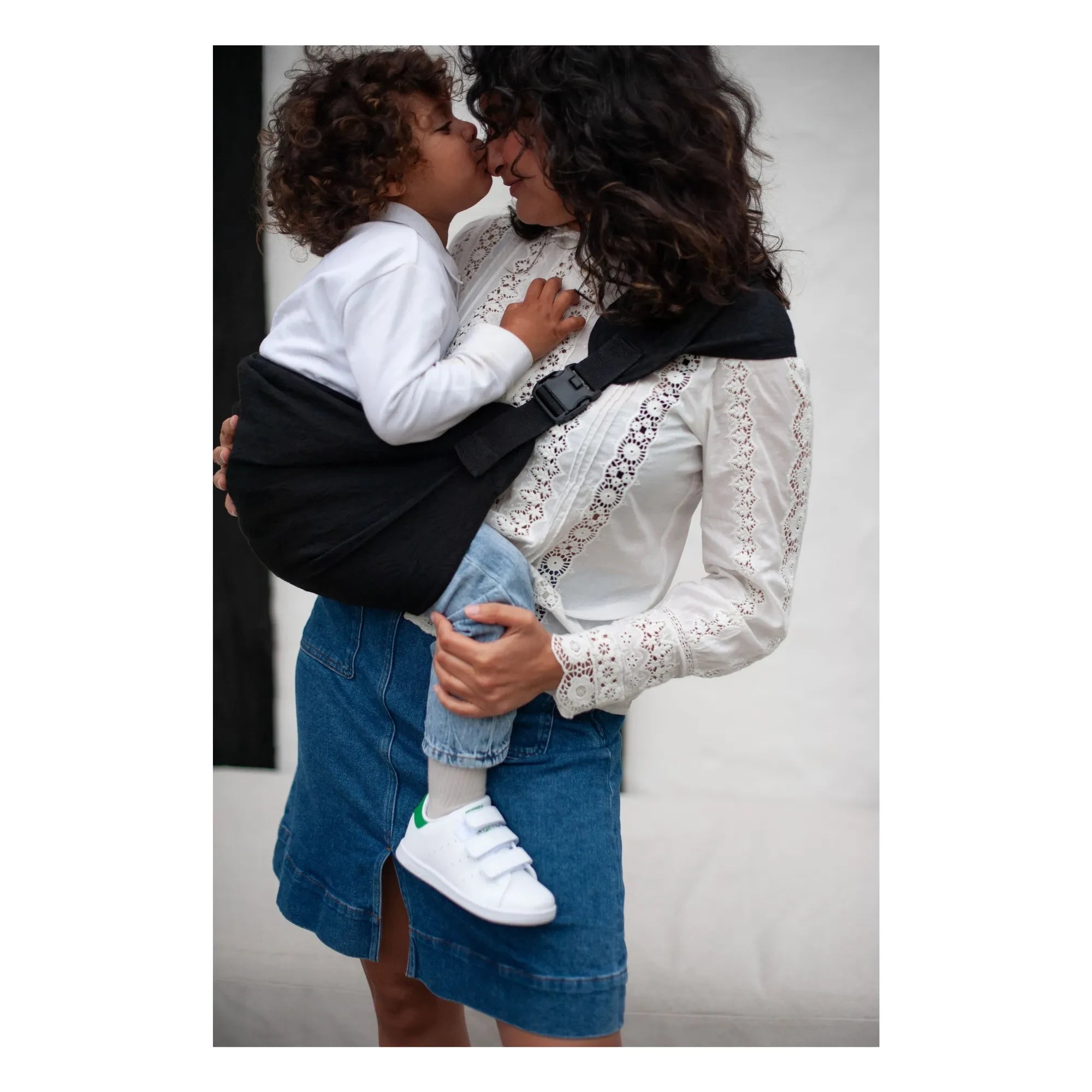 Mama Hangs - Carry & Walk Baby Carrier | Black