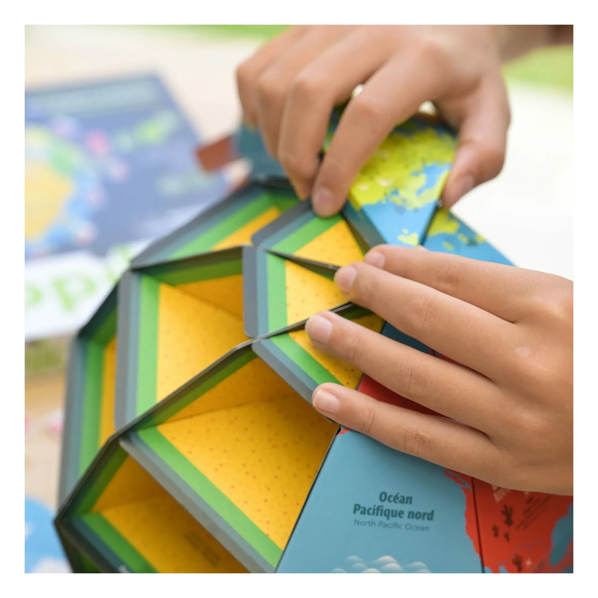 Poppik - Flag Making with Globe