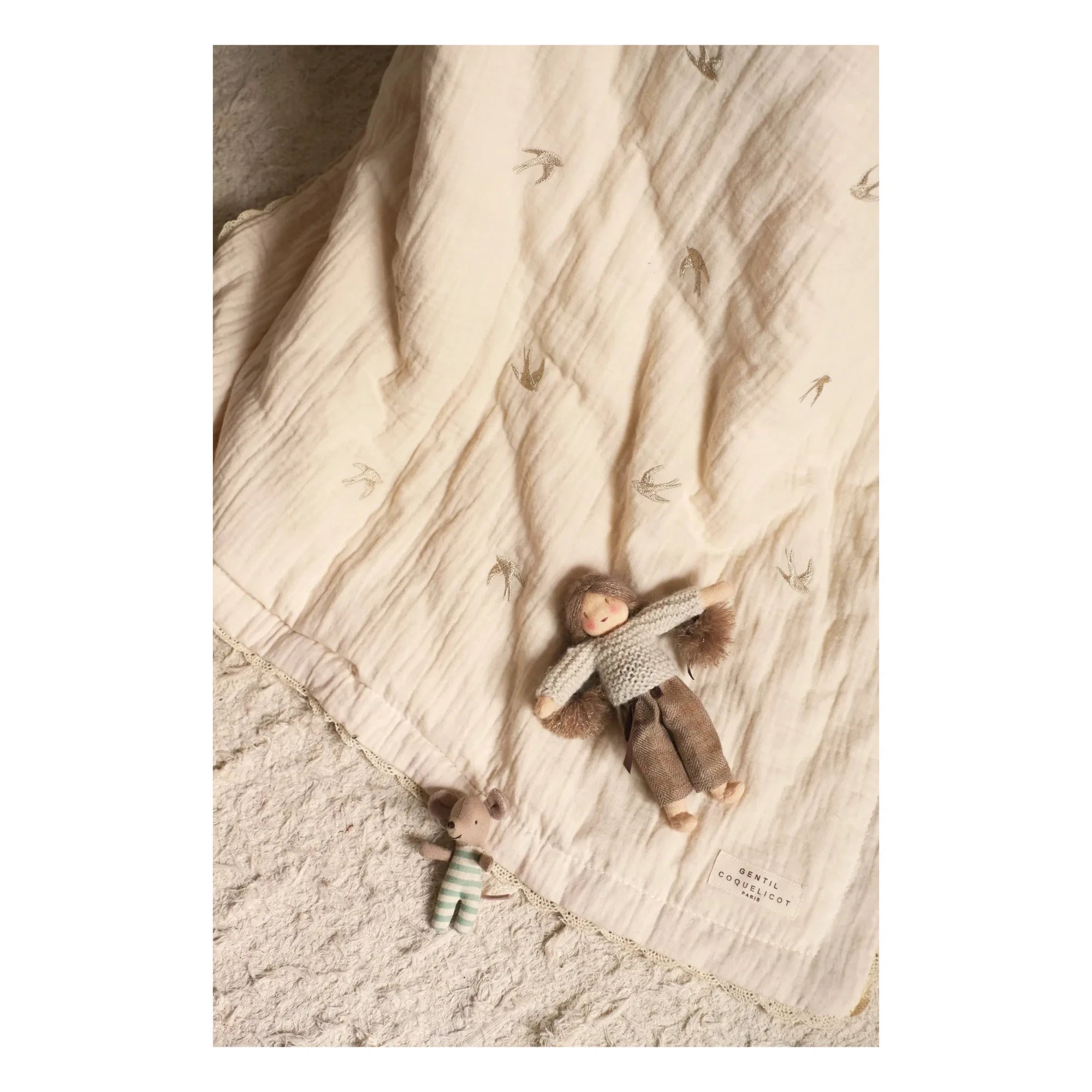 Gentil Coquelicot - Embroidered Swallow Cotton Muslin Quilted Blanket